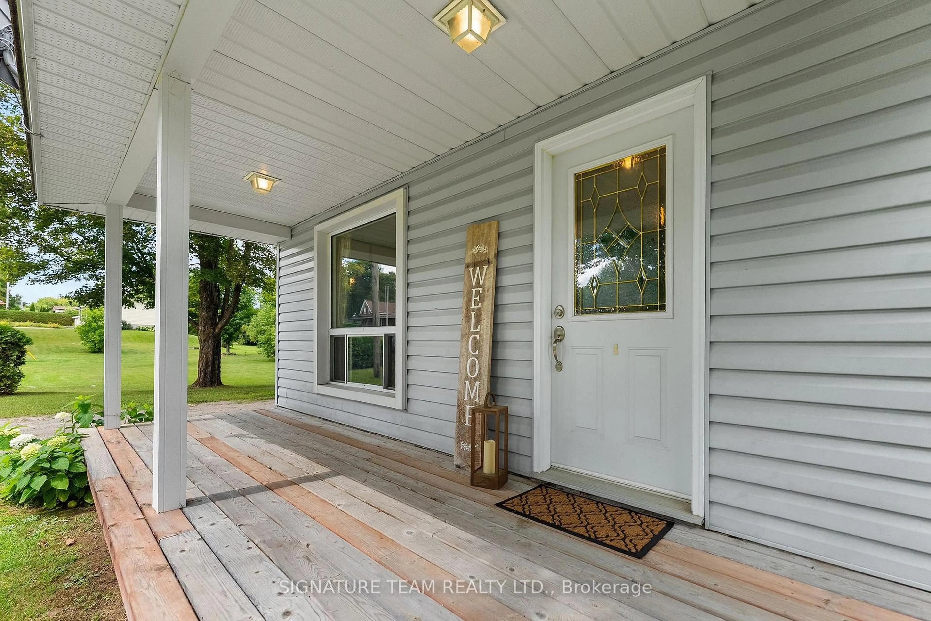 Indoor entryway for 1208 Augsburg Rd, Eganville Ontario K0J 1T0