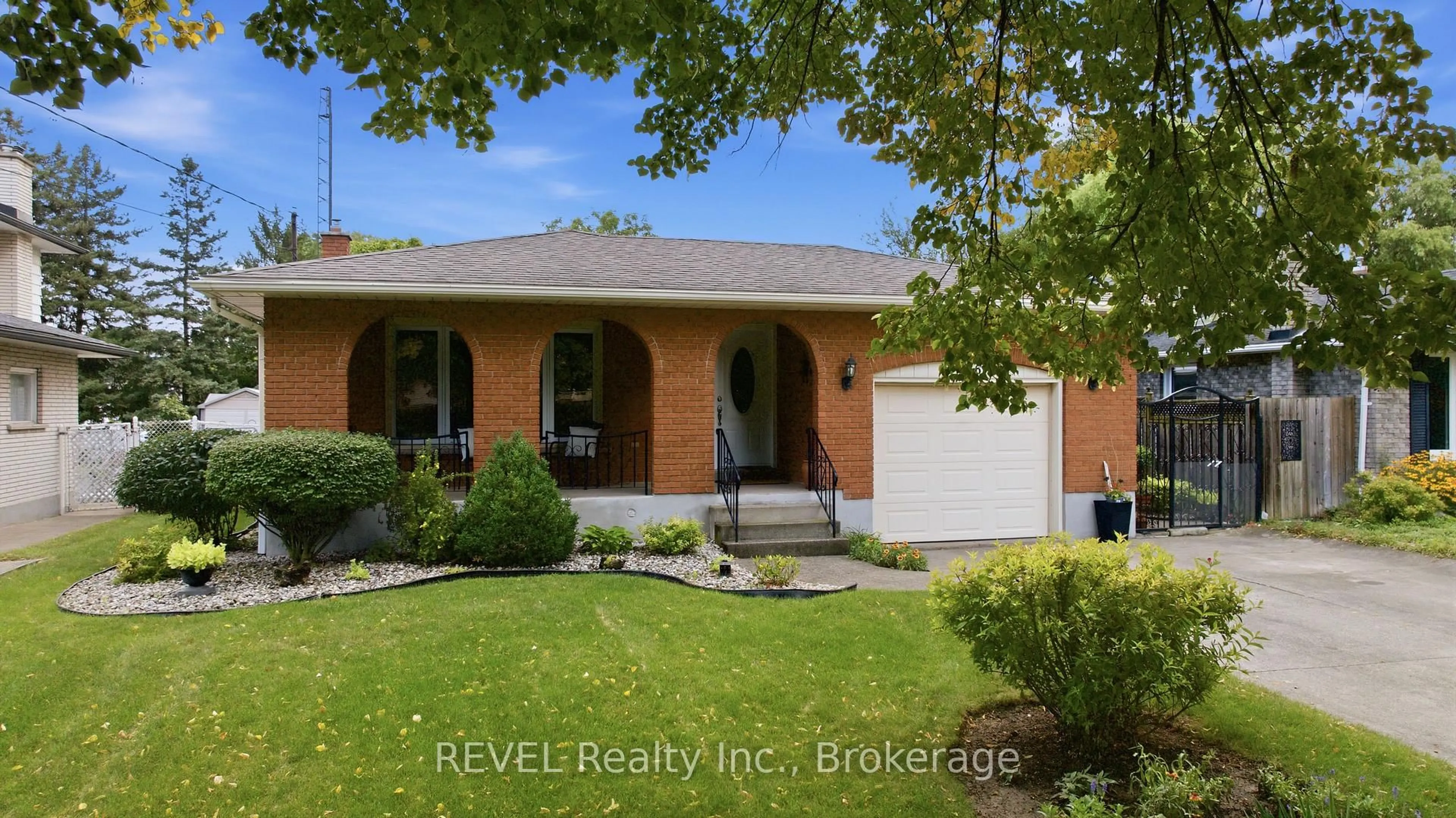Home with brick exterior material, water/lake/river/ocean view for 36 Ramsey St, St. Catharines Ontario L2N 2K1