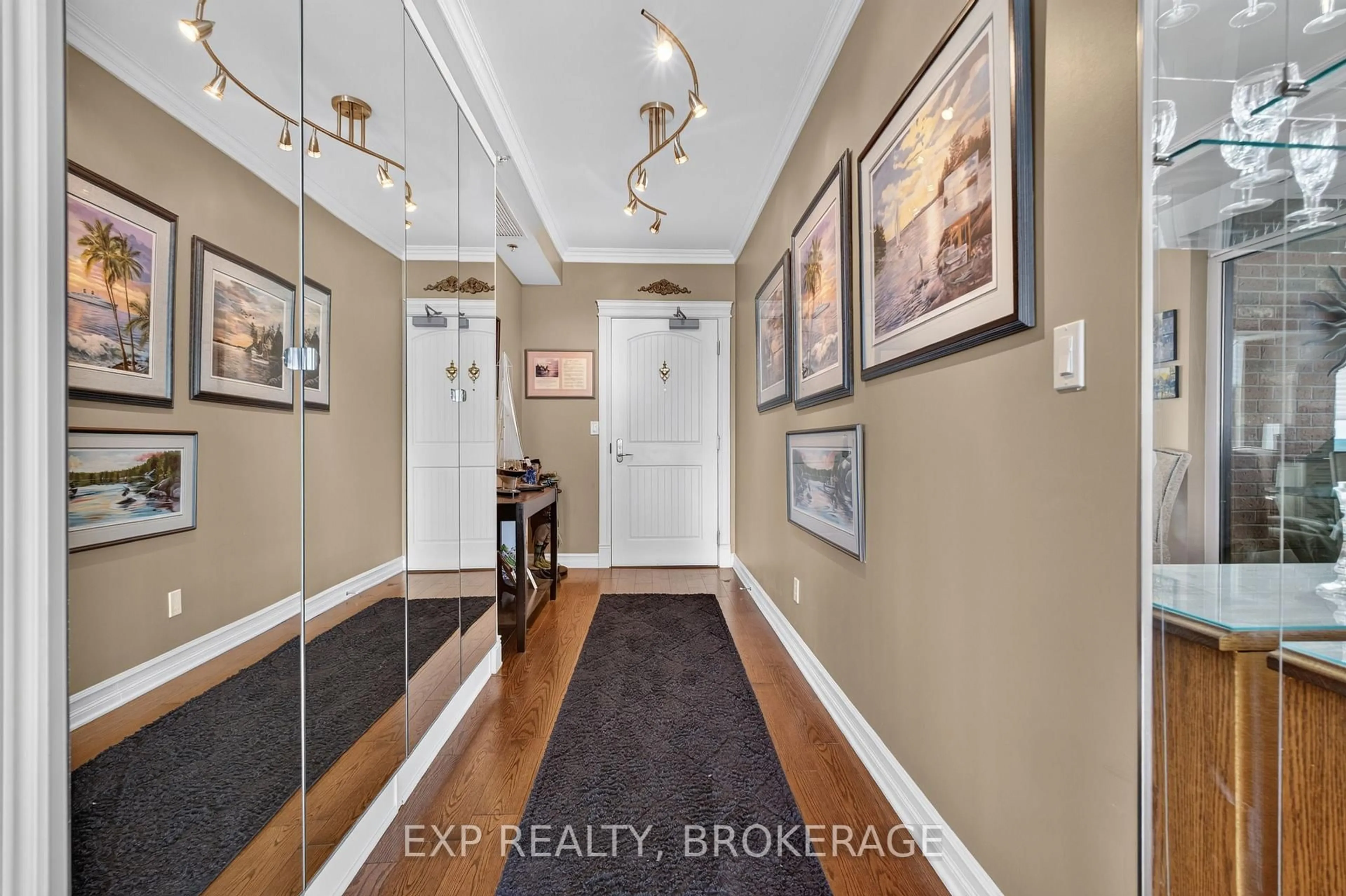Indoor entryway for 15 ST ANDREW St #1802, Brockville Ontario K6V 0B8