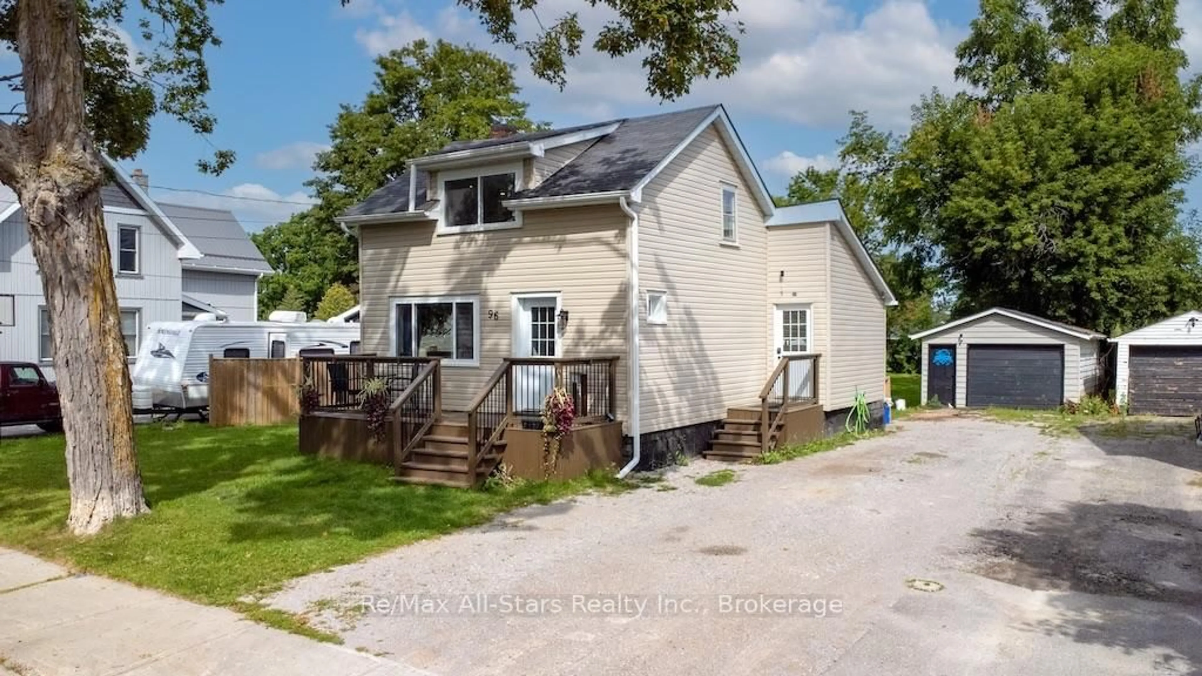 A pic from outside/outdoor area/front of a property/back of a property/a pic from drone, street for 96 Regent St, Kawartha Lakes Ontario K9V 3V4