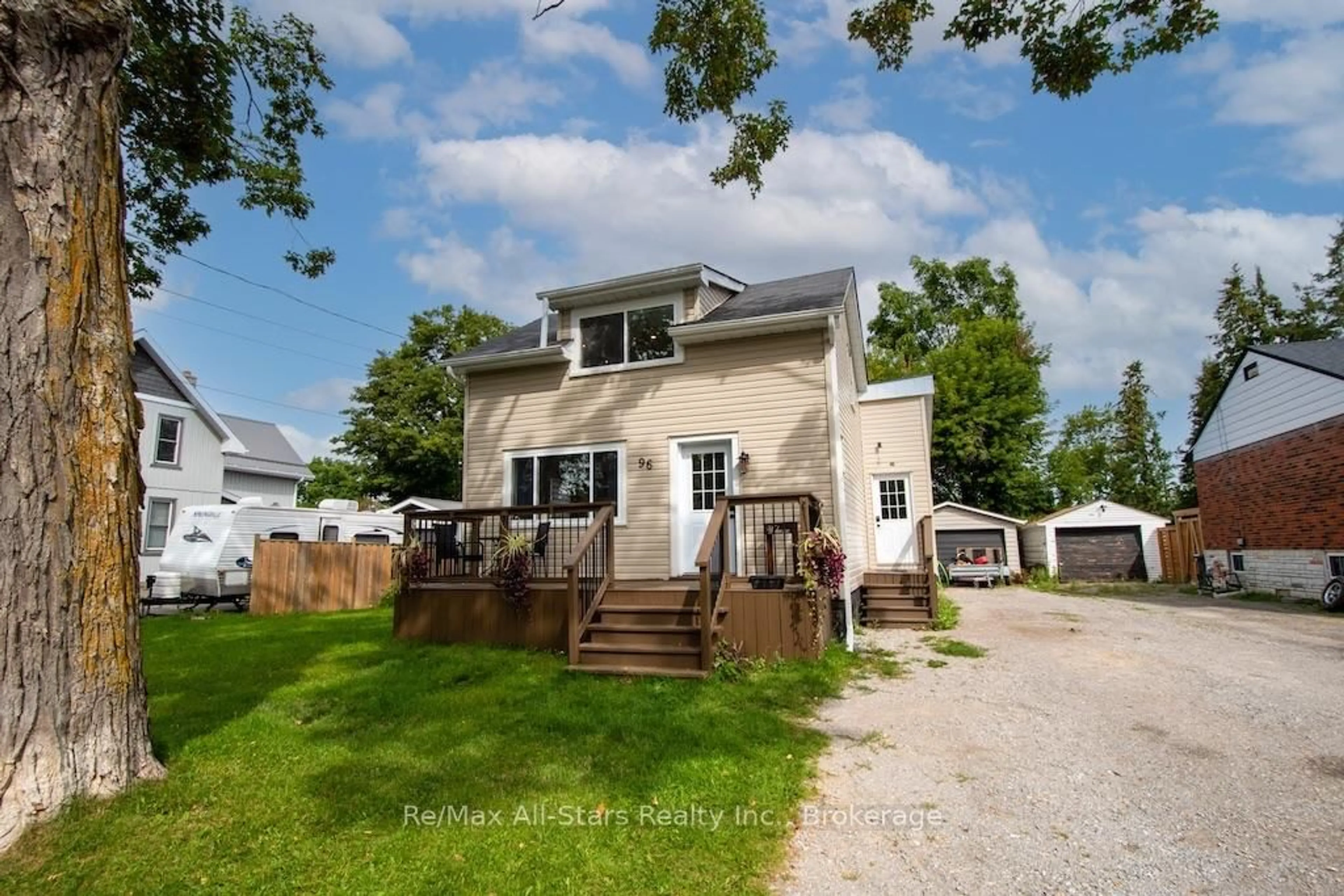 A pic from outside/outdoor area/front of a property/back of a property/a pic from drone, street for 96 Regent St, Kawartha Lakes Ontario K9V 3V4