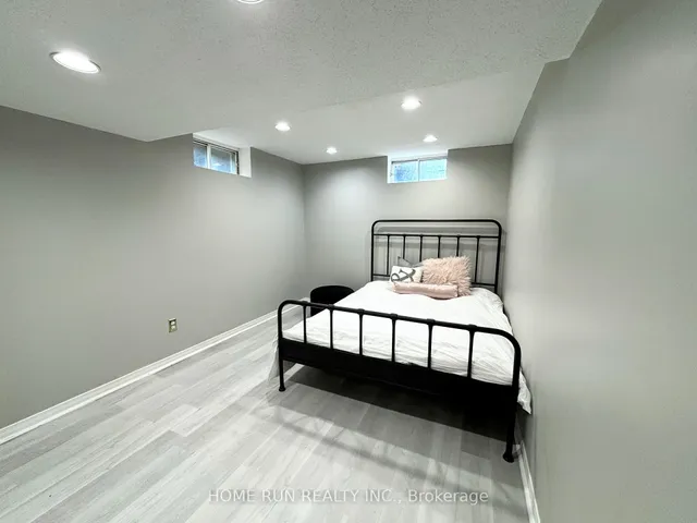 10 Westchester Crt, Barrhaven 4