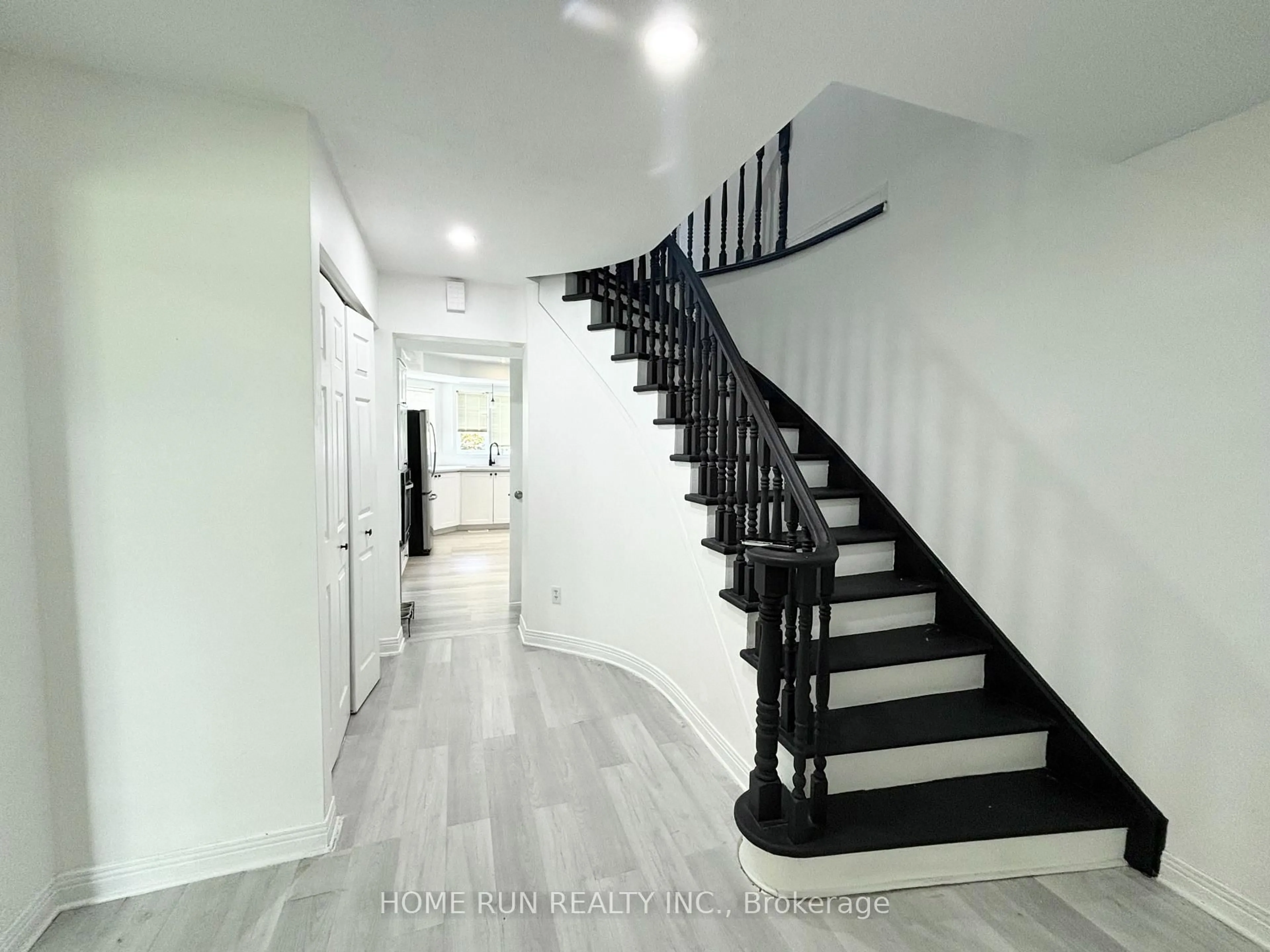 Stairs for 10 Westchester Crt, Barrhaven Ontario K2J 3P9