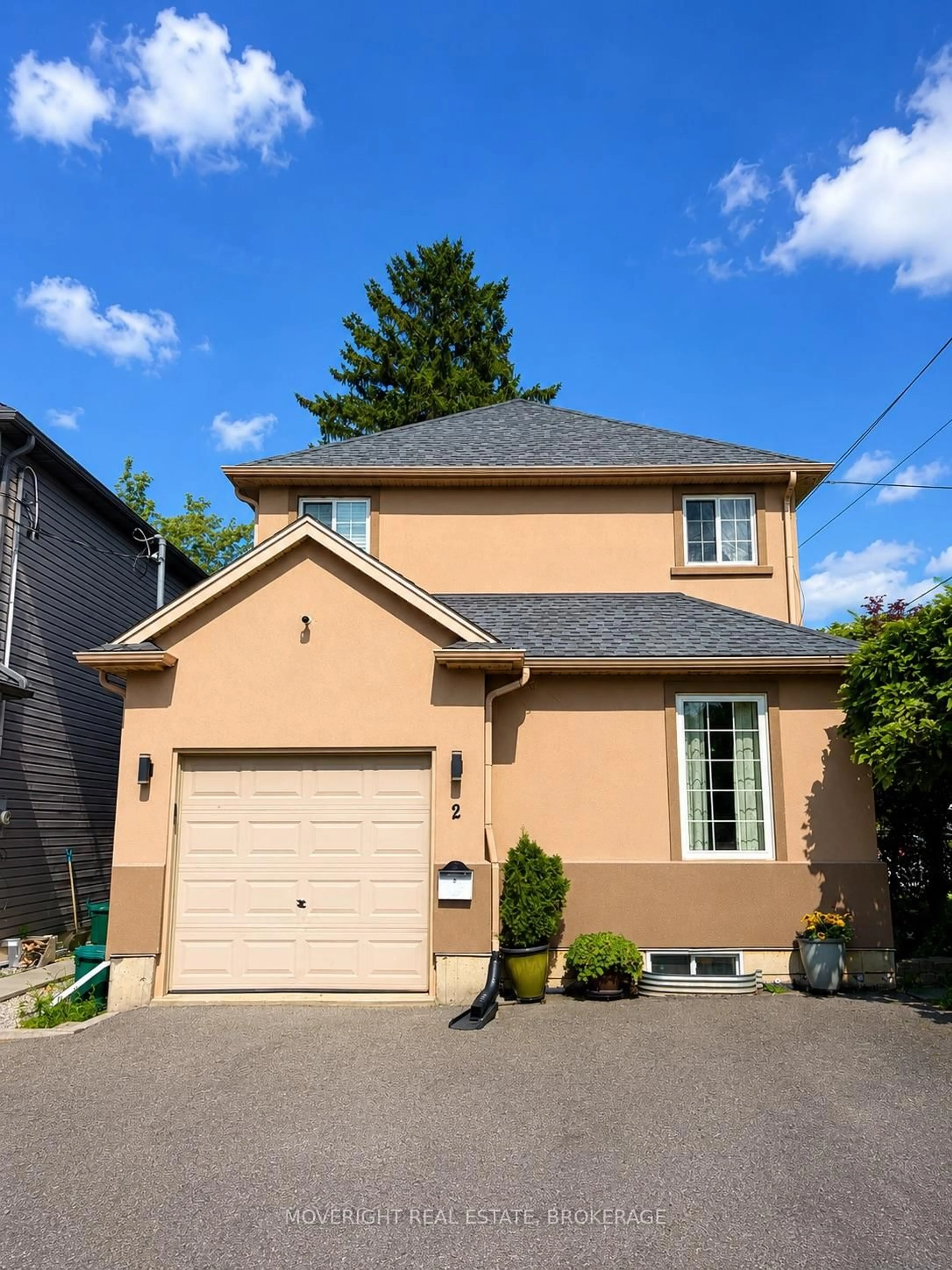 Home with vinyl exterior material, street for 2 Leeson St, St. Catharines Ontario L2V 2R3