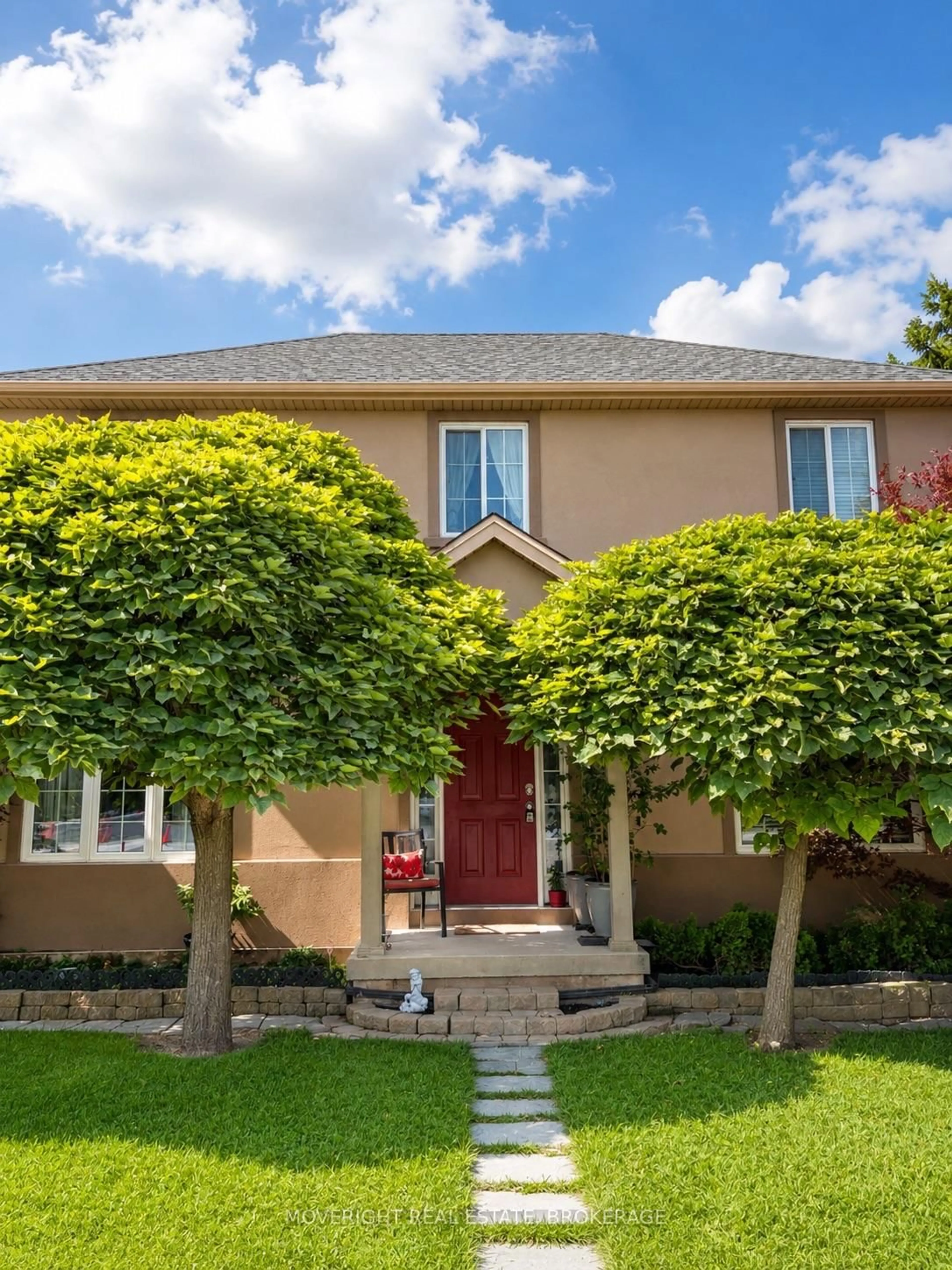 Home with vinyl exterior material, street for 2 Leeson St, St. Catharines Ontario L2V 2R3