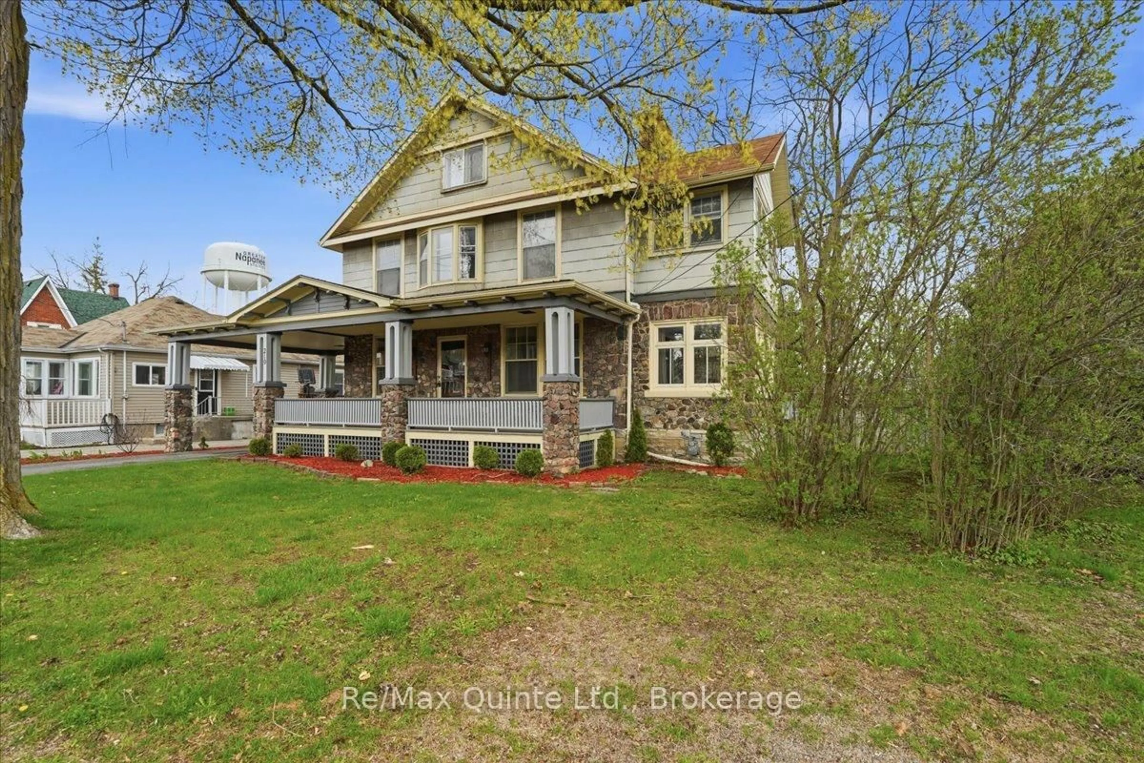 A pic from outside/outdoor area/front of a property/back of a property/a pic from drone, building for 219 East St, Greater Napanee Ontario K7R 1T2
