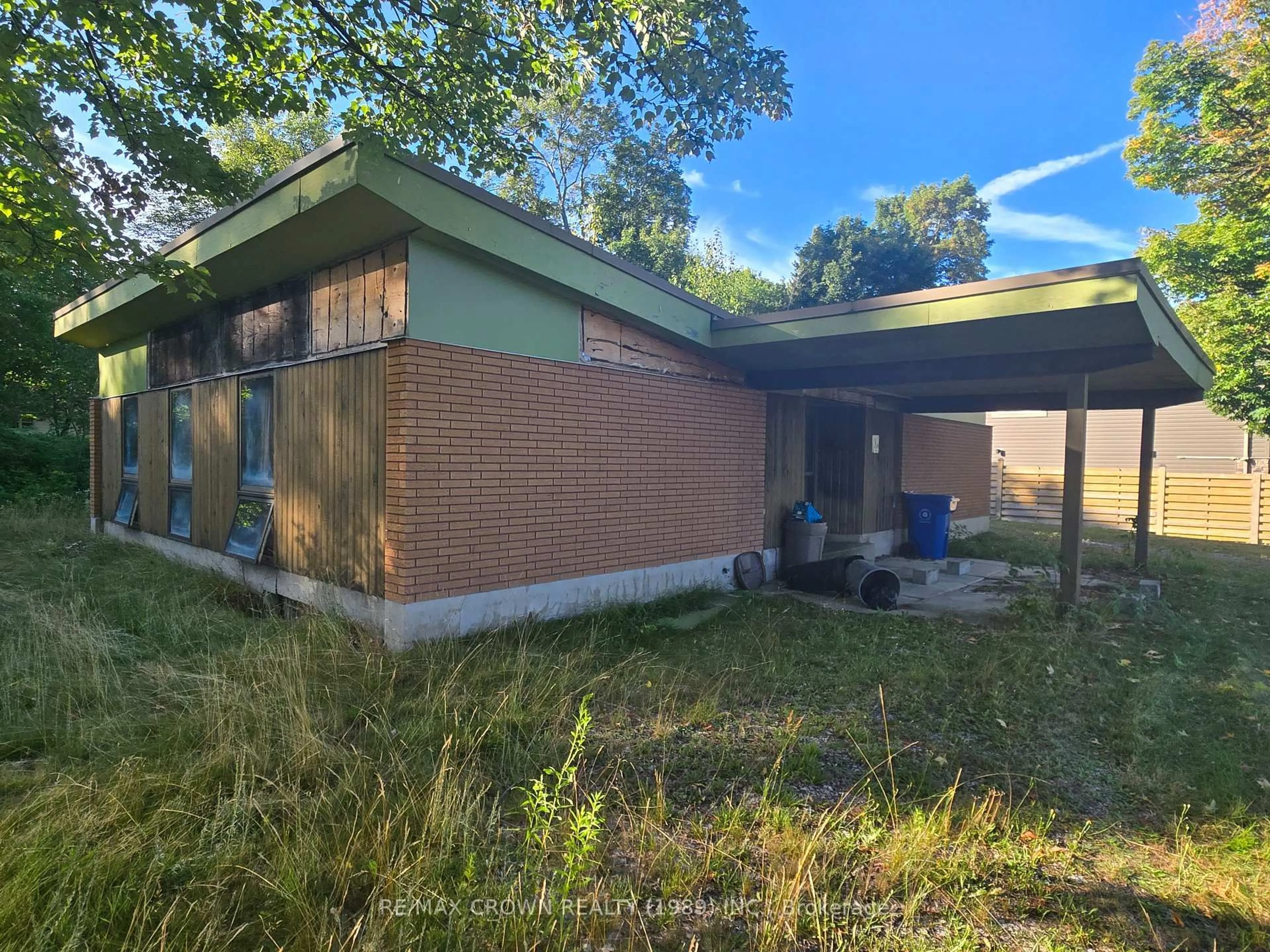 A pic from outside/outdoor area/front of a property/back of a property/a pic from drone, building for 845 Airport Rd, North Bay Ontario P1C 1A4