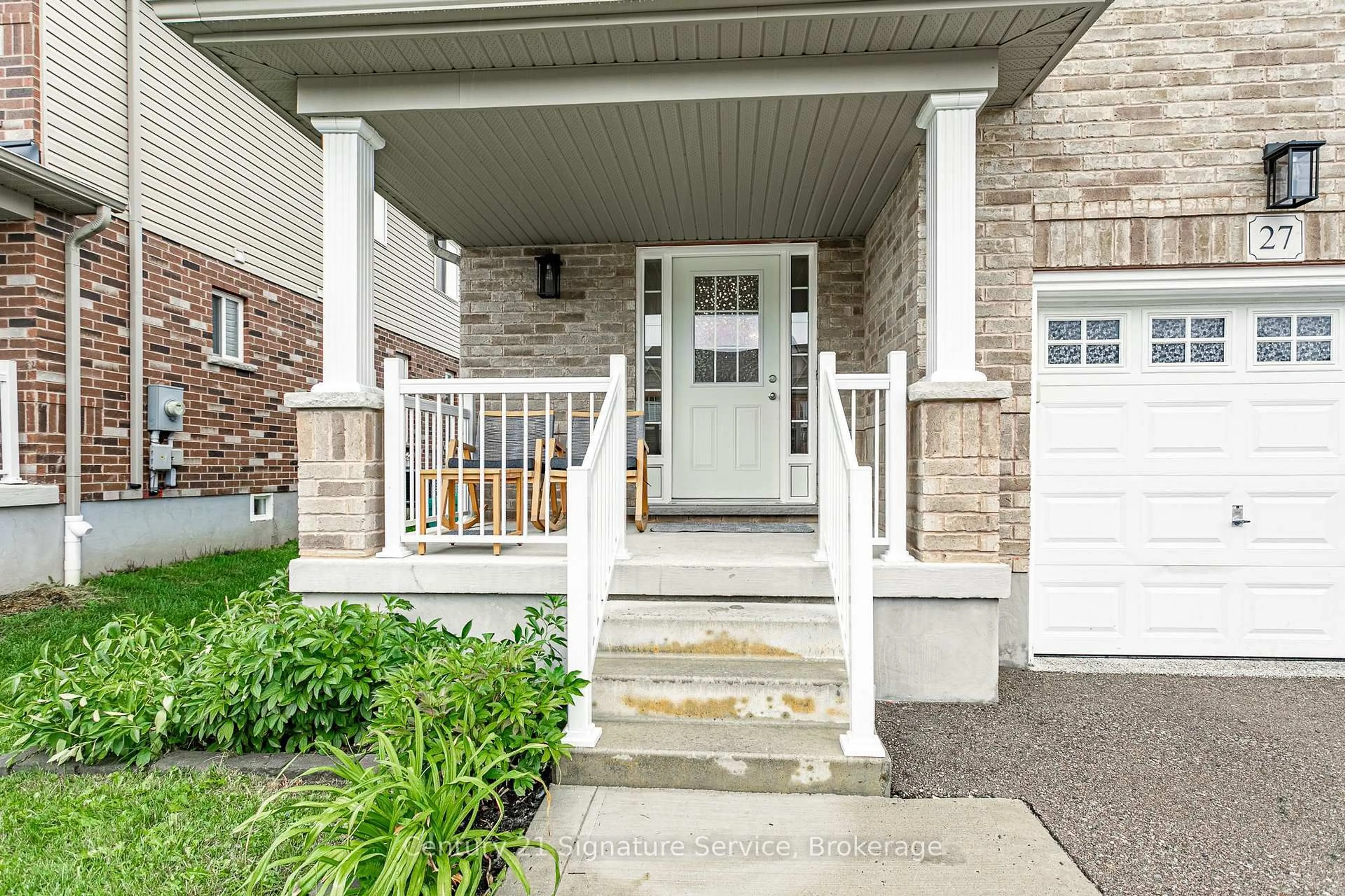 Indoor entryway for 27 Freer Dr, North Dumfries Ontario N0B 1E0