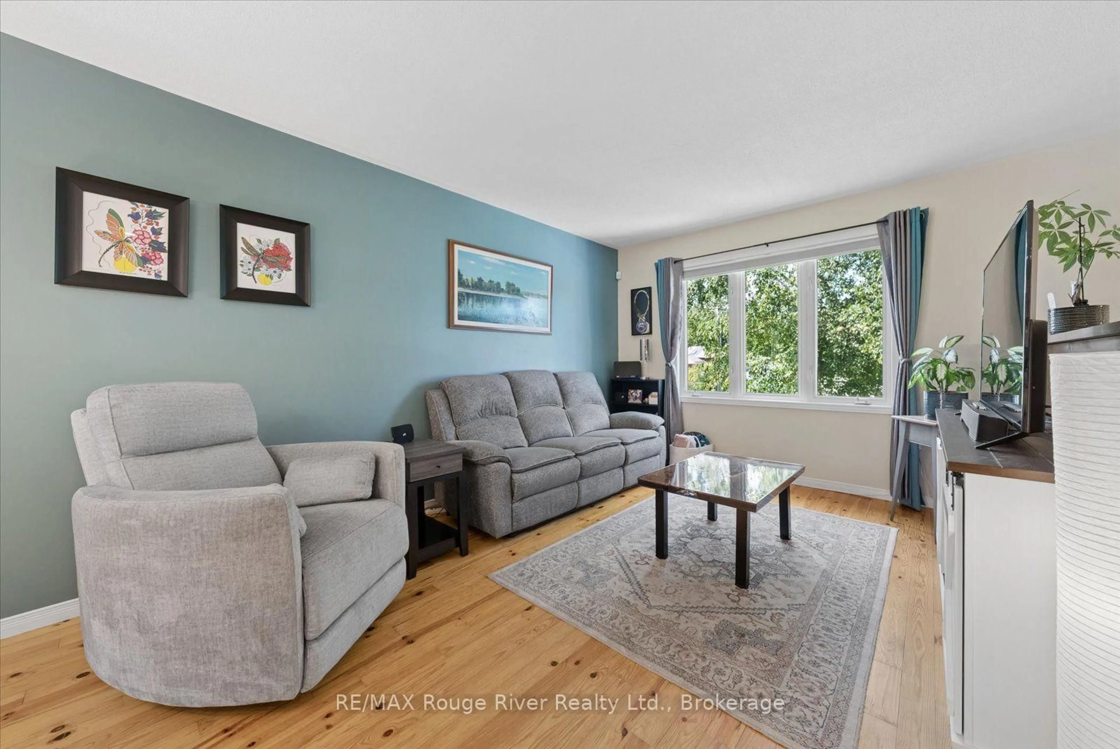 Living room with furniture, unknown for 32 South Maloney St, Limoges Ontario K0K 2M0