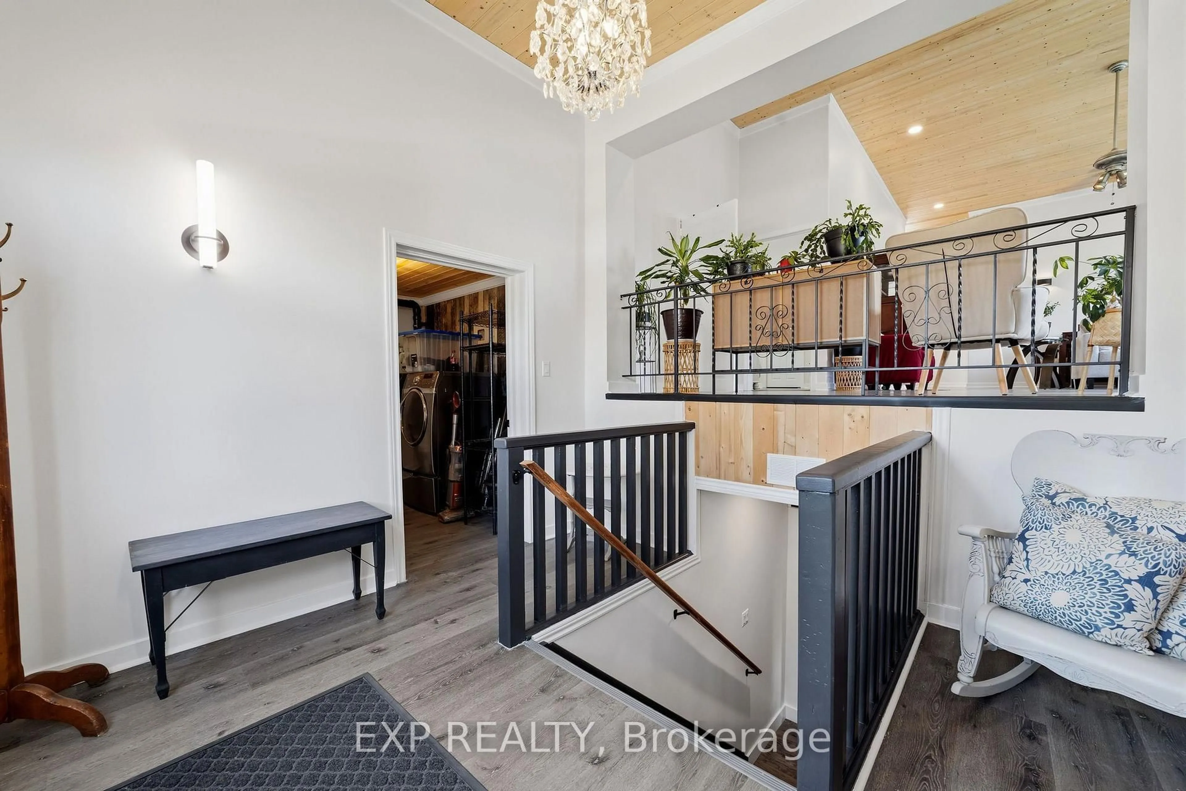 Indoor entryway for 51181 Broadway St, Malahide Ontario N0L 2J0