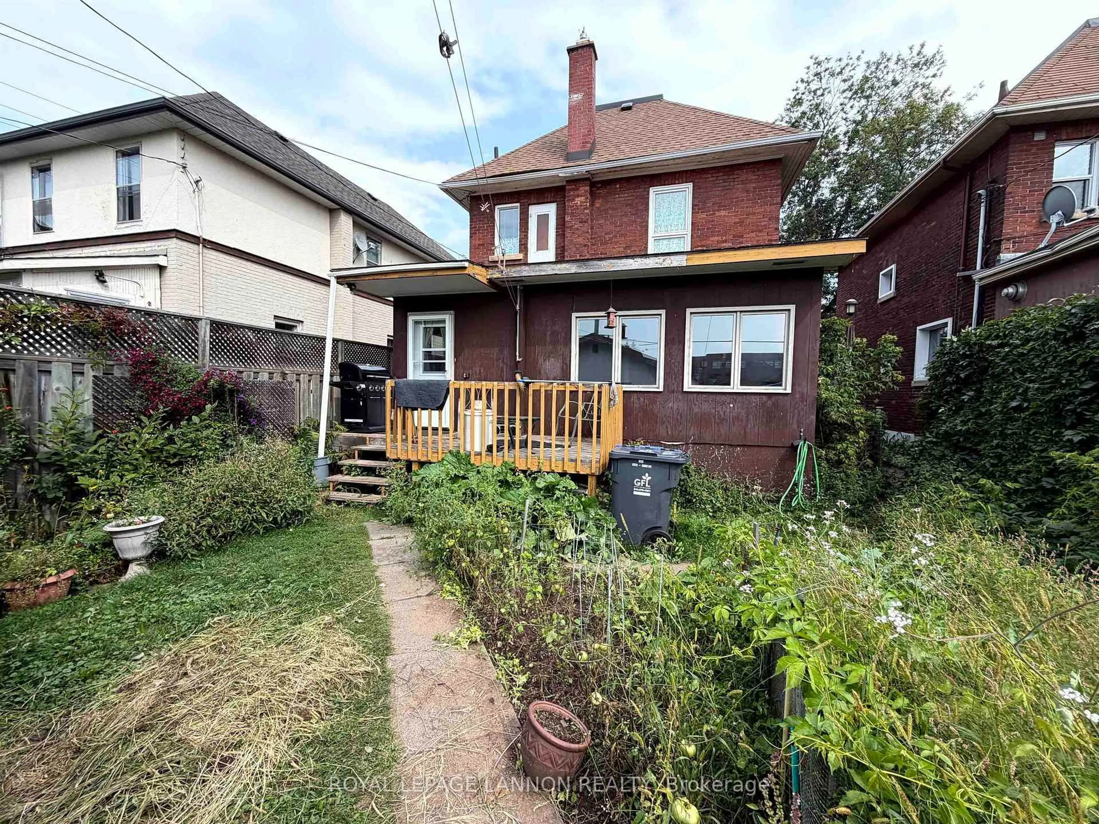 A pic from outside/outdoor area/front of a property/back of a property/a pic from drone, street for 207 Norah St, Thunder Bay Ontario P7E 1N5
