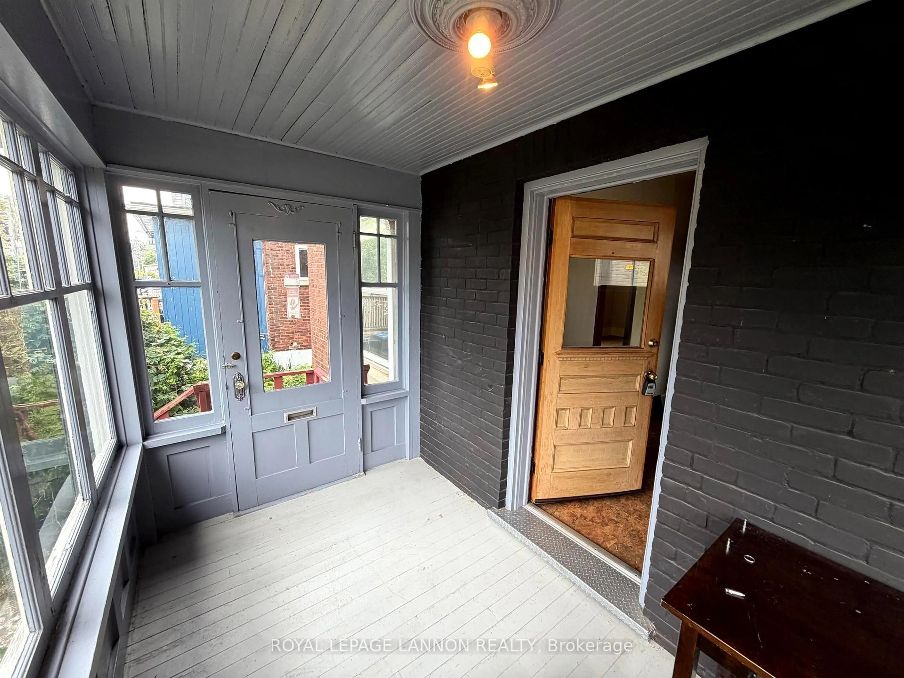 Indoor entryway for 207 Norah St, Thunder Bay Ontario P7E 1N5