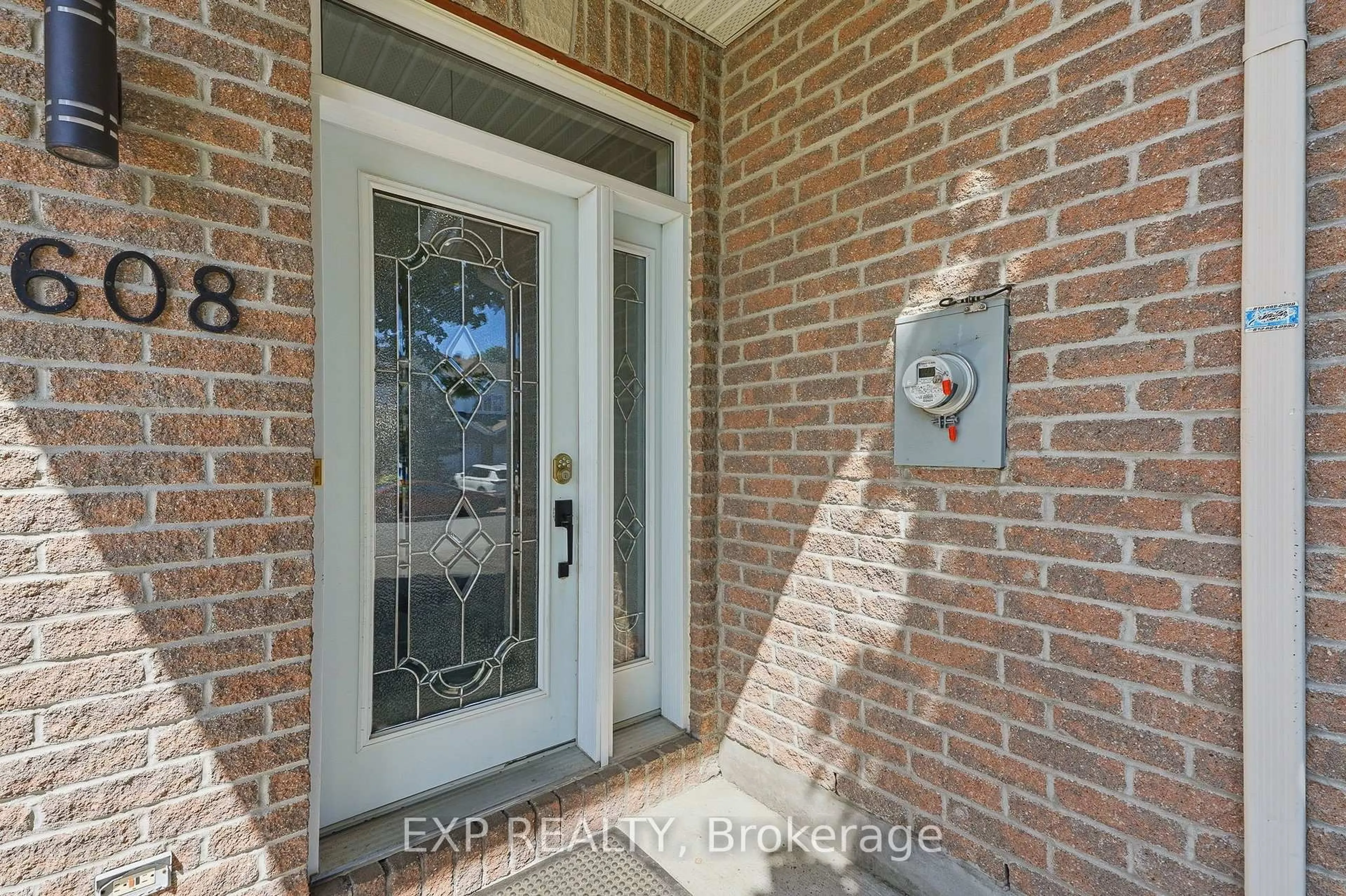 Indoor entryway for 2608 Raymond St, Clarence-Rockland Ontario K4K 0B6