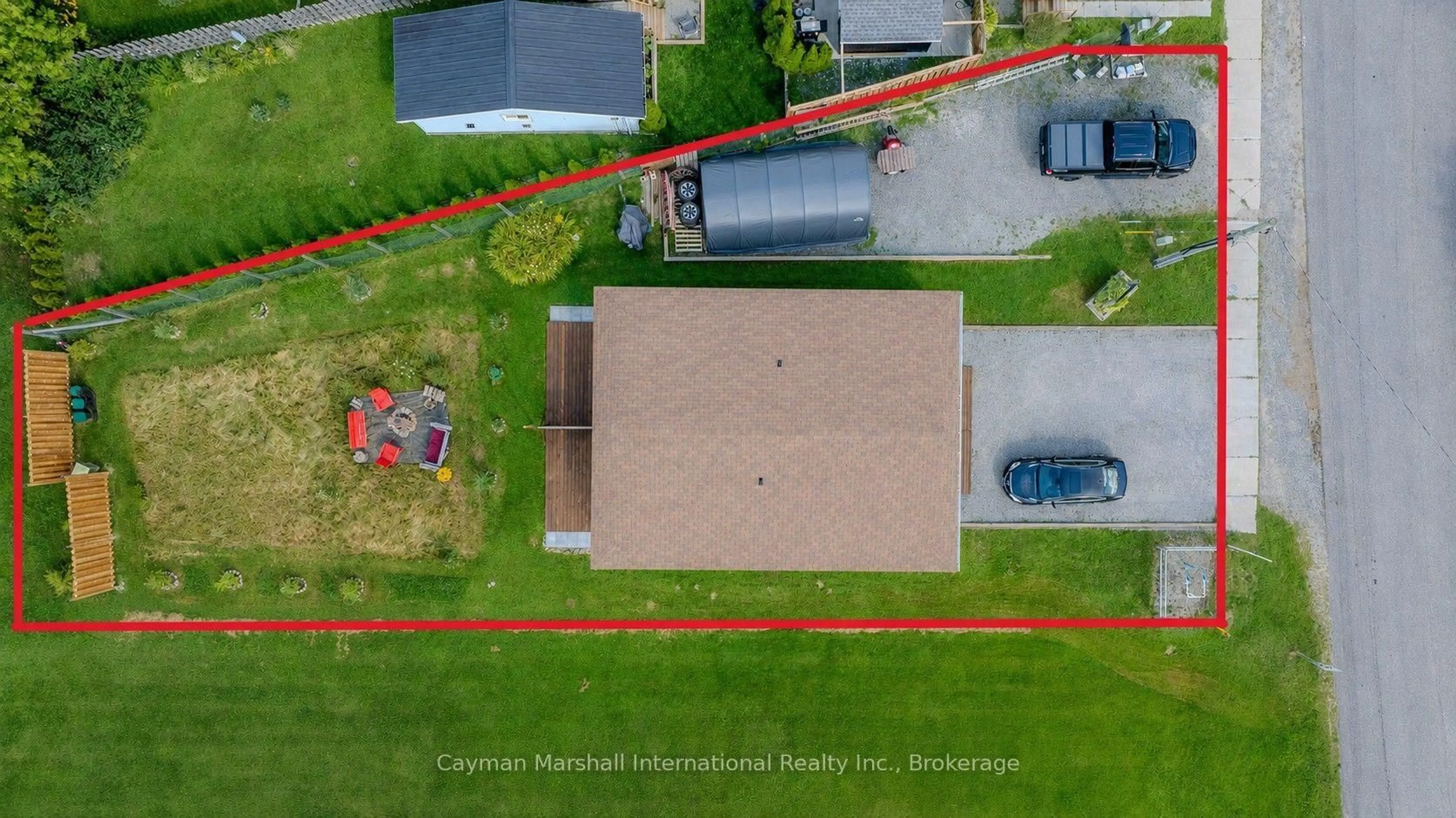 A pic from outside/outdoor area/front of a property/back of a property/a pic from drone, street for 156/158 Park Rd, Bracebridge Ontario P1L 1H8