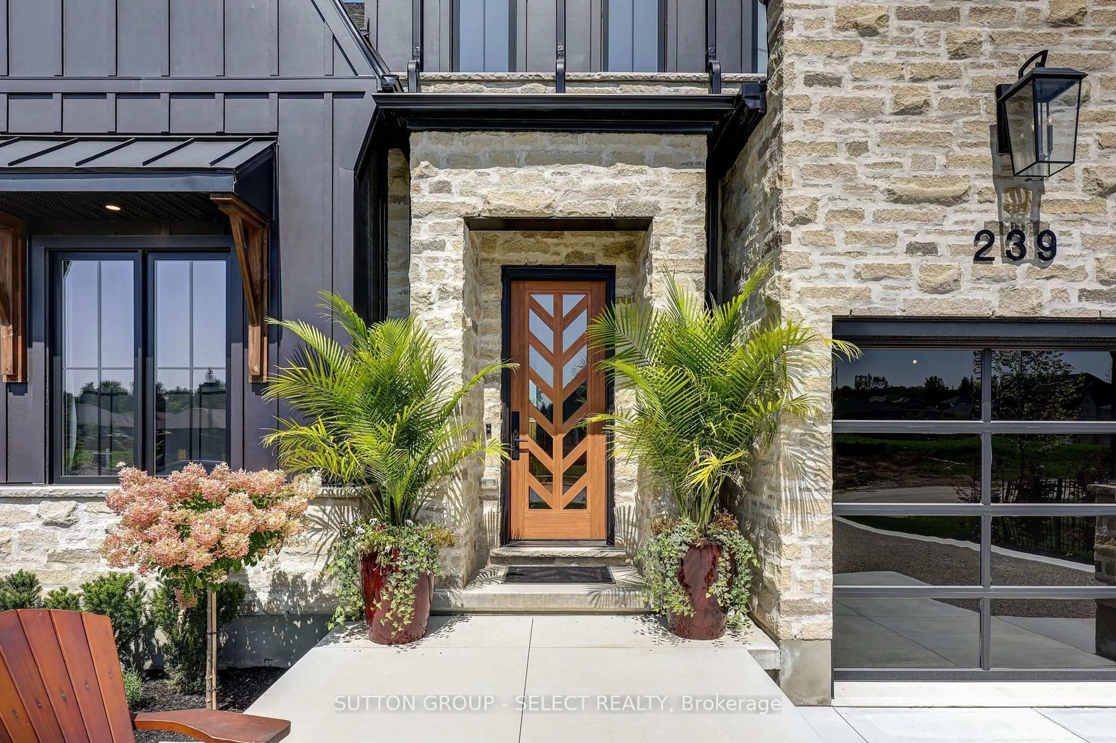 Indoor entryway for 239 Foxborough Pl, Thames Centre Ontario N0M 2P0