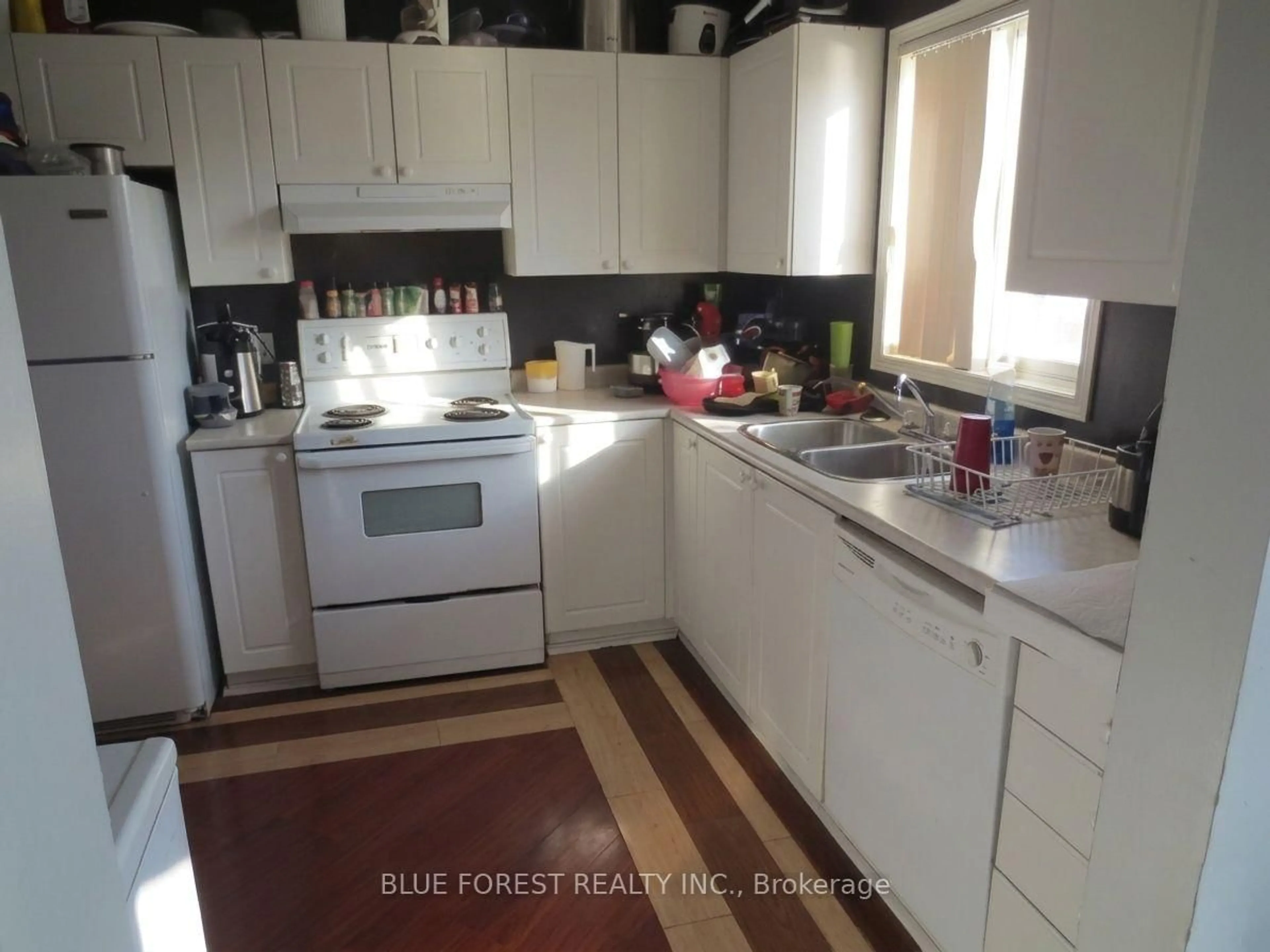 Standard kitchen, unknown for 190 Fleming Dr #3, London East Ontario N5V 5B8