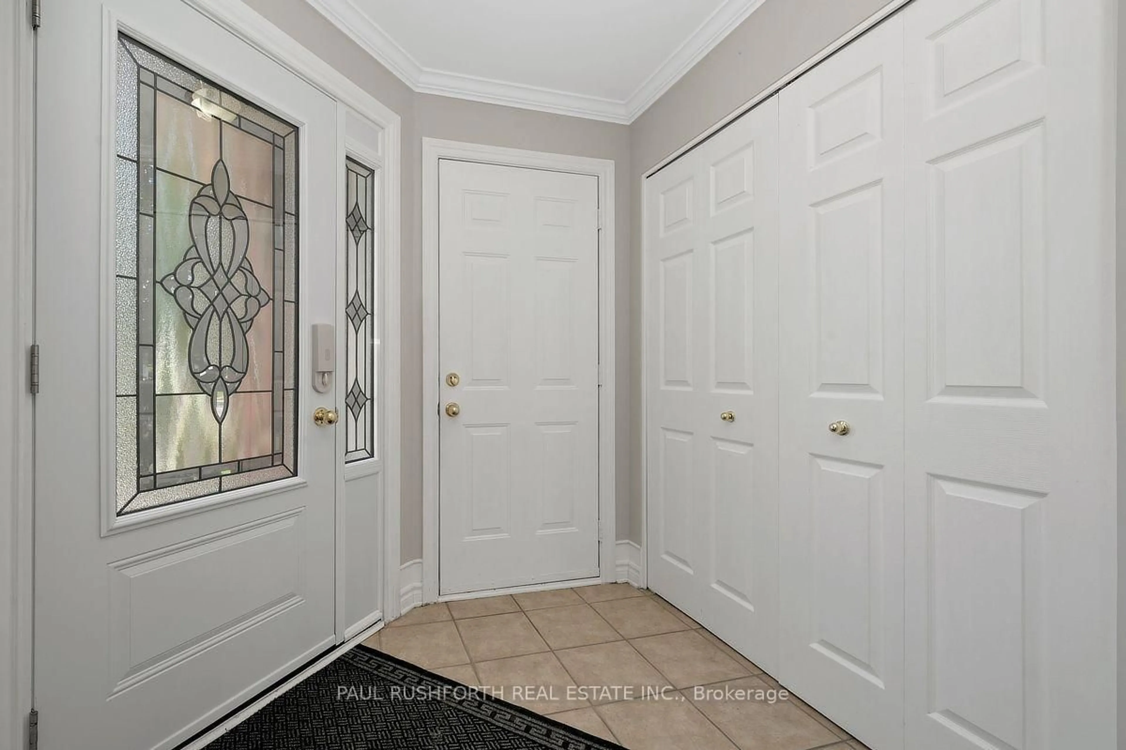 Indoor entryway for 1025 Valin St, Ottawa Ontario K4A 4X7