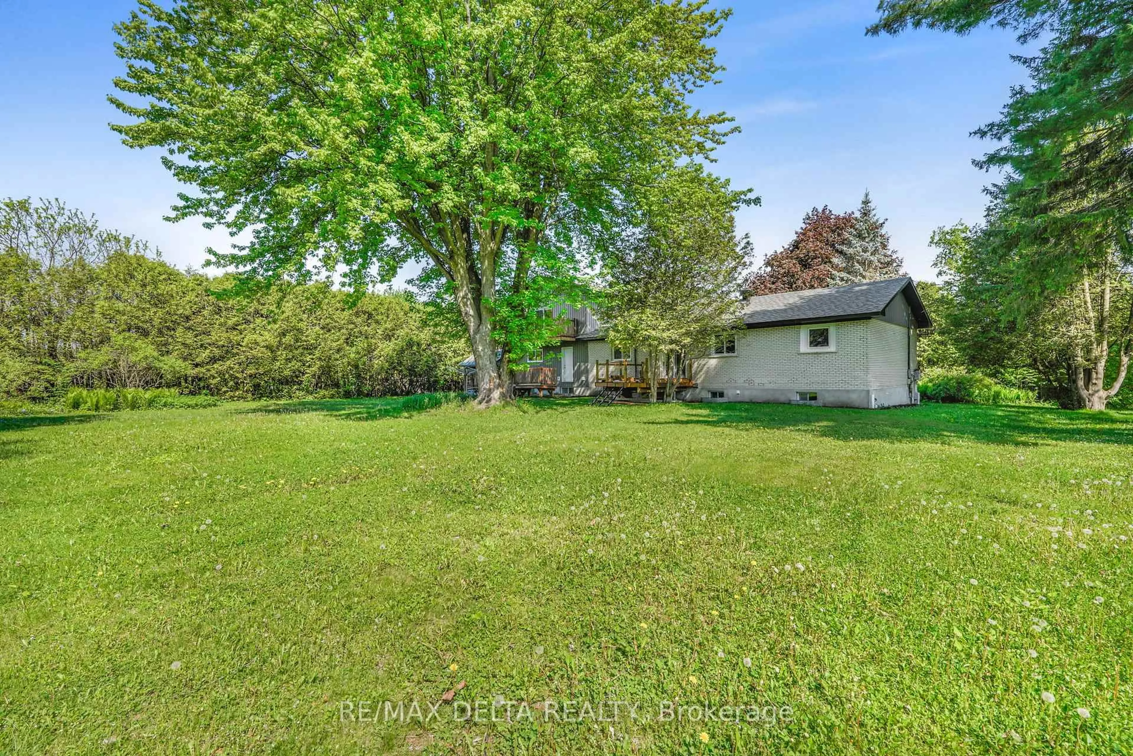 A pic from outside/outdoor area/front of a property/back of a property/a pic from drone, water/lake/river/ocean view for 3558 Principale St, Alfred and Plantagenet Ontario K0A 3K0