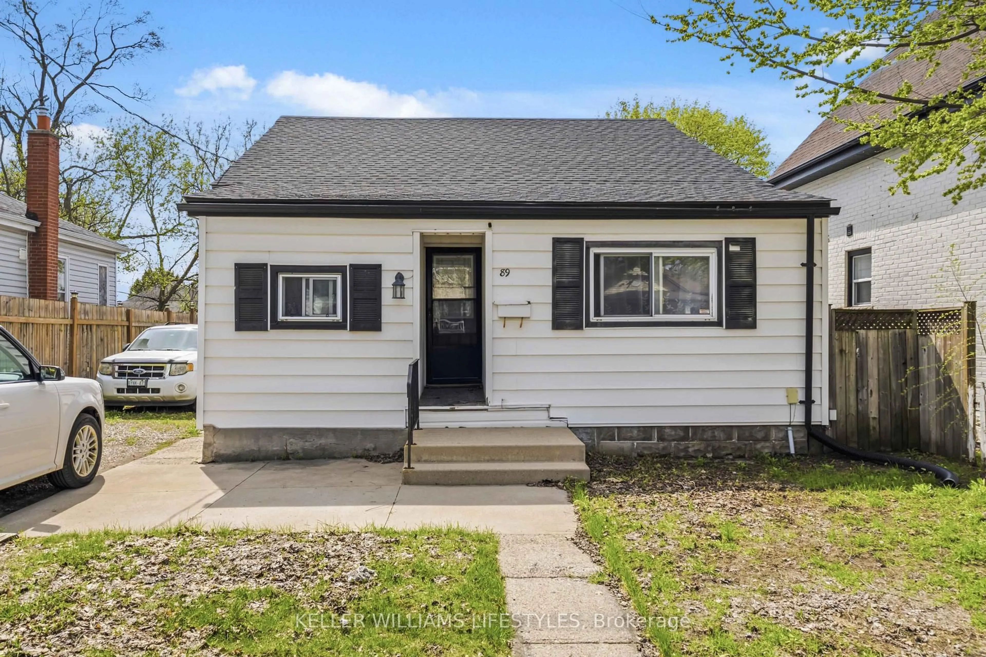 Home with vinyl exterior material, street for 89 Inkerman St, London East Ontario N5Z 1X3