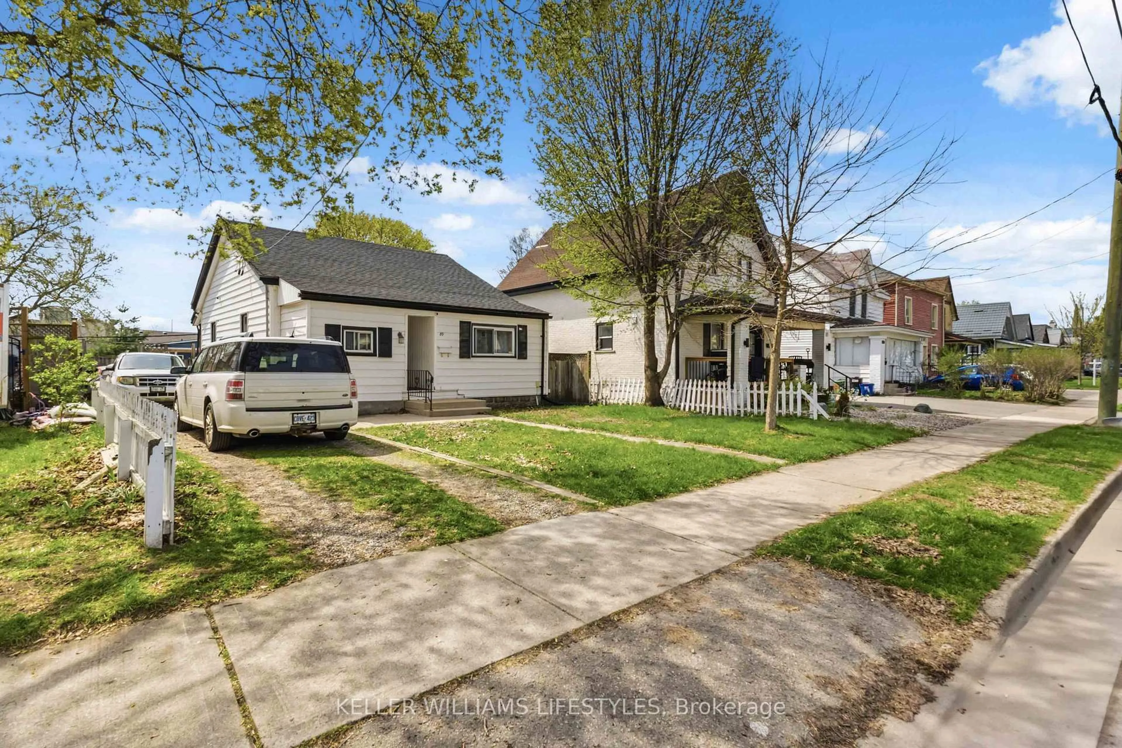 A pic from outside/outdoor area/front of a property/back of a property/a pic from drone, street for 89 Inkerman St, London East Ontario N5Z 1X3