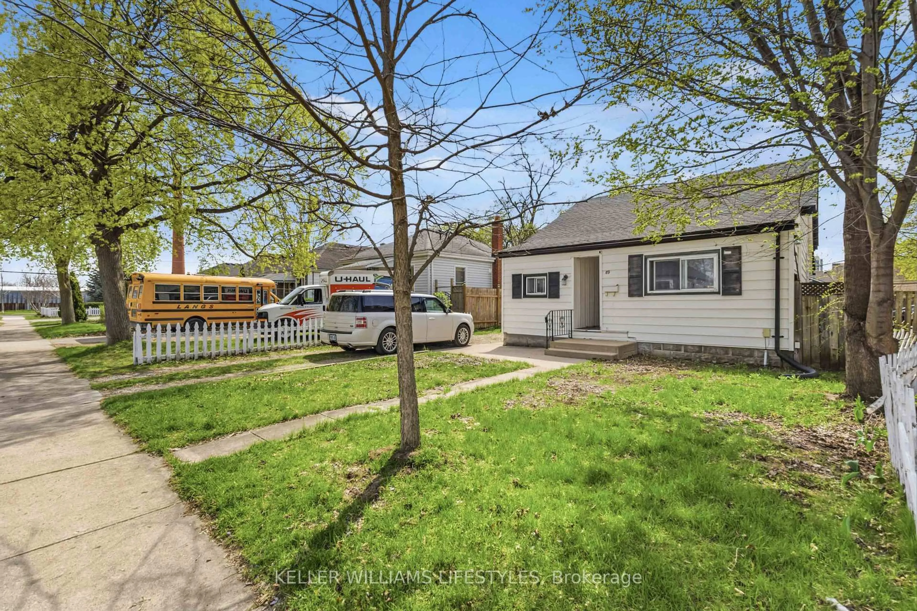 Patio, street for 89 Inkerman St, London East Ontario N5Z 1X3