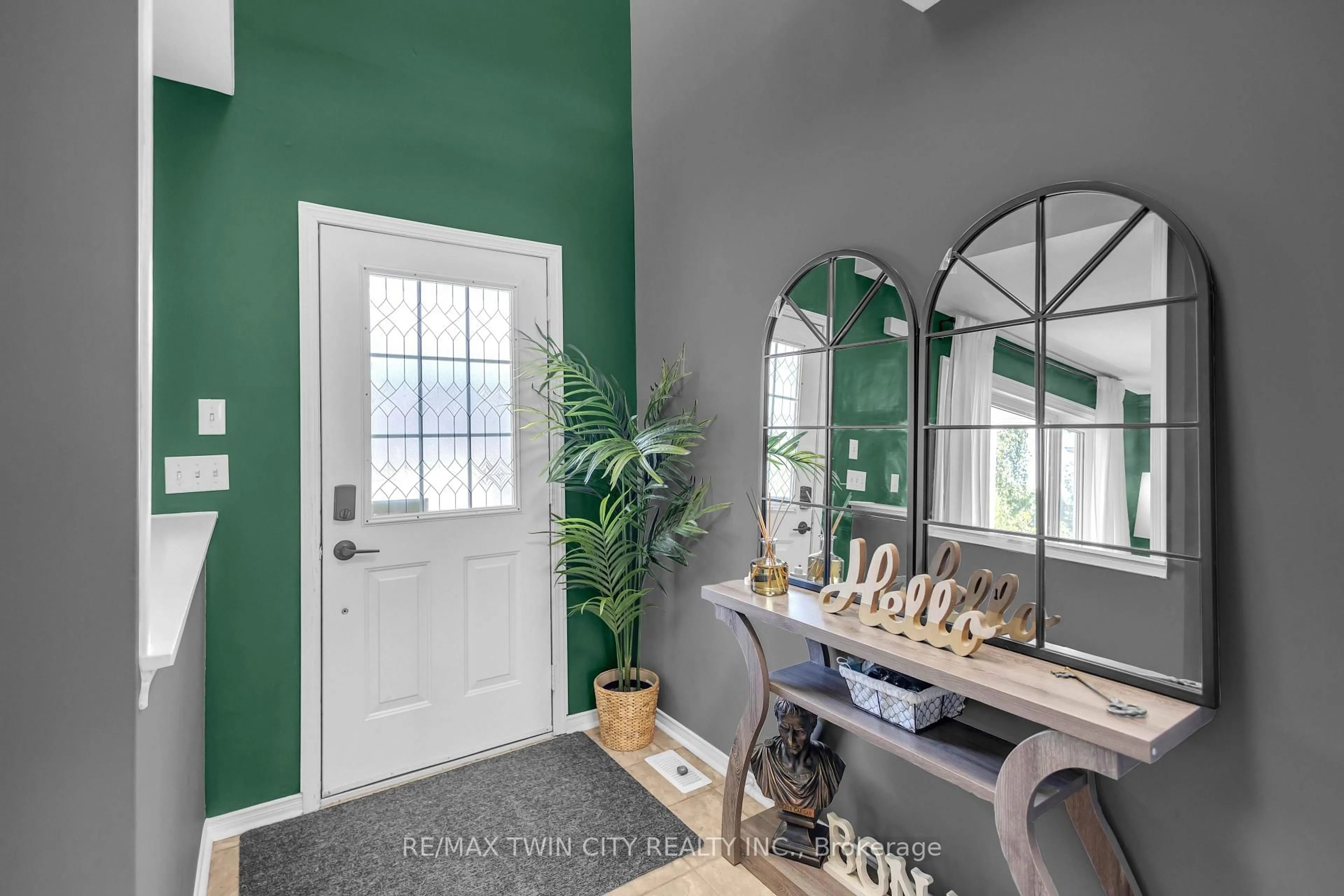Indoor entryway for 30 Stowe Terr, Brantford Ontario N3T 6P2