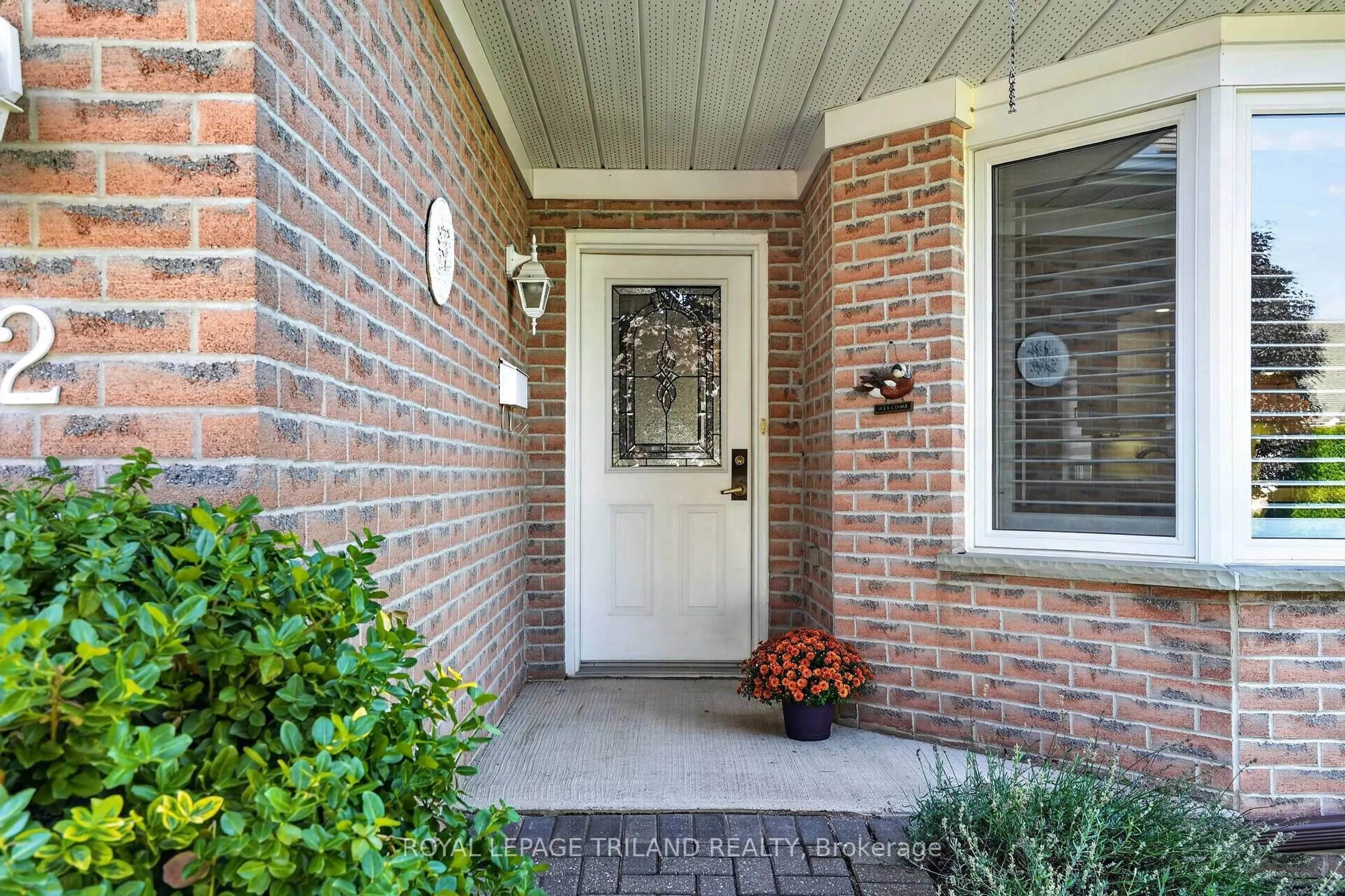 Indoor entryway for 52 Ilderbrook Circ, Middlesex Centre Ontario N0M 2A0