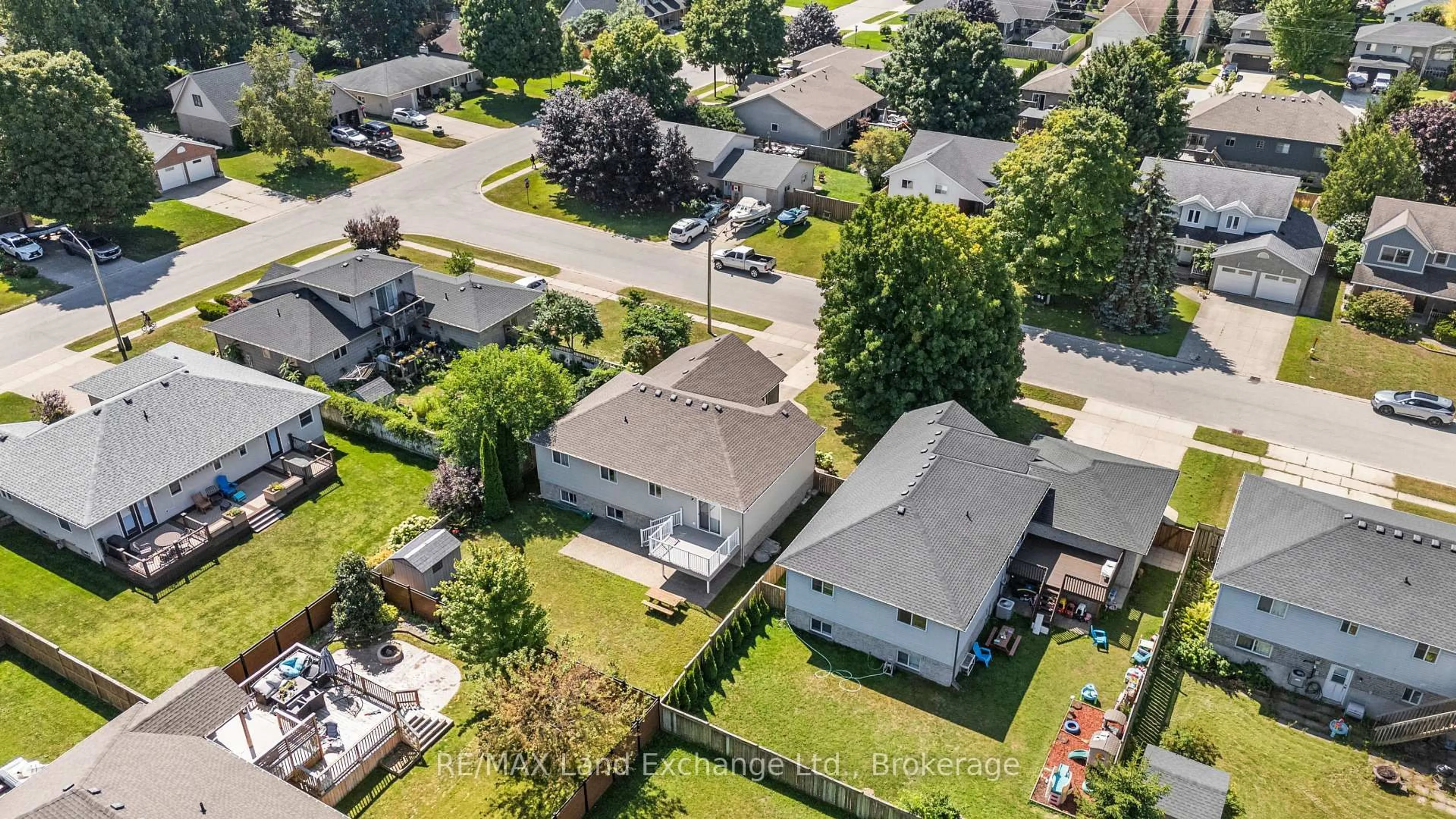 A pic from outside/outdoor area/front of a property/back of a property/a pic from drone, street for 513 Peirson Ave, Saugeen Shores Ontario N0H 2C1