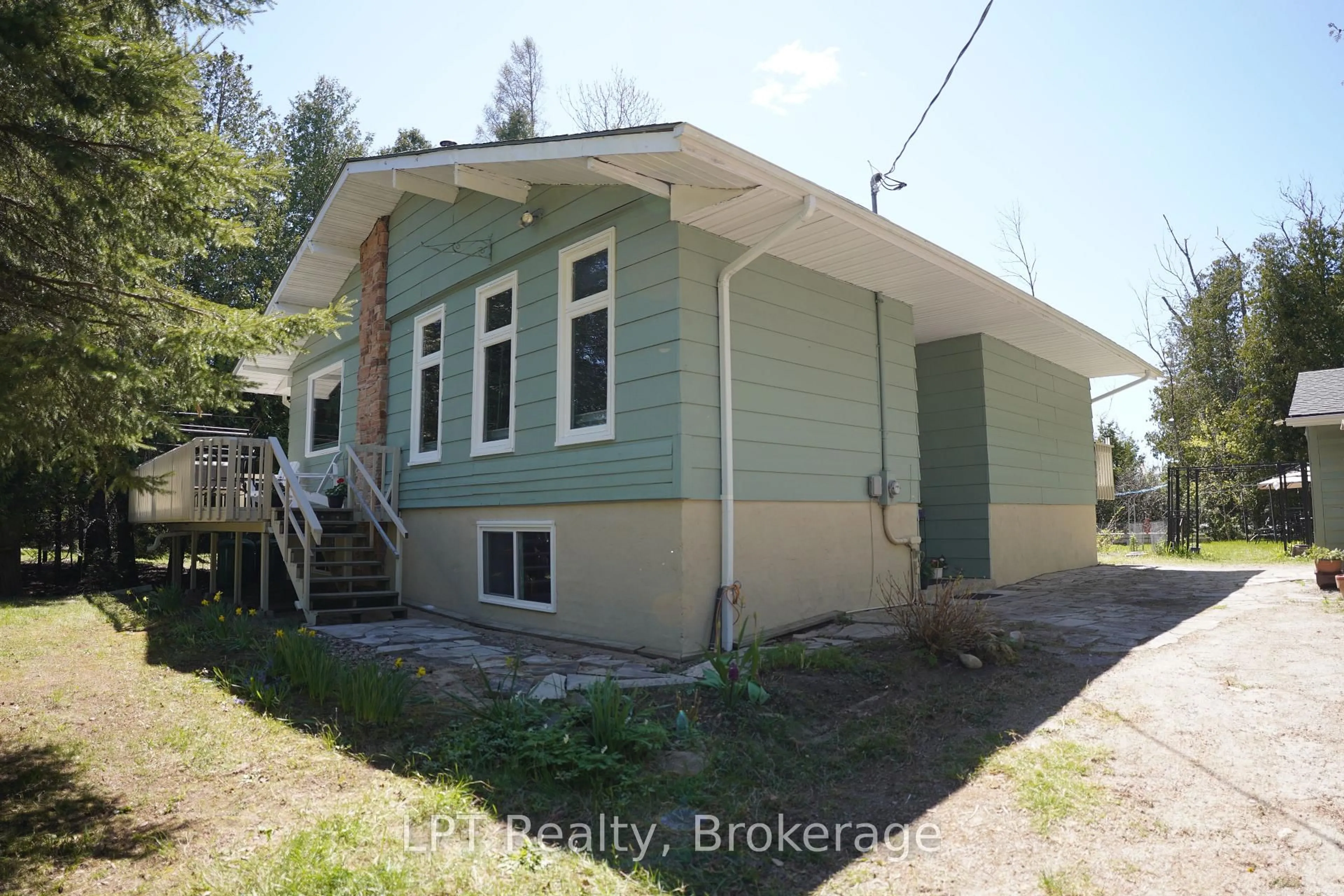Home with vinyl exterior material, building for 42 William Crt, South Bruce Peninsula Ontario N0H 2T0