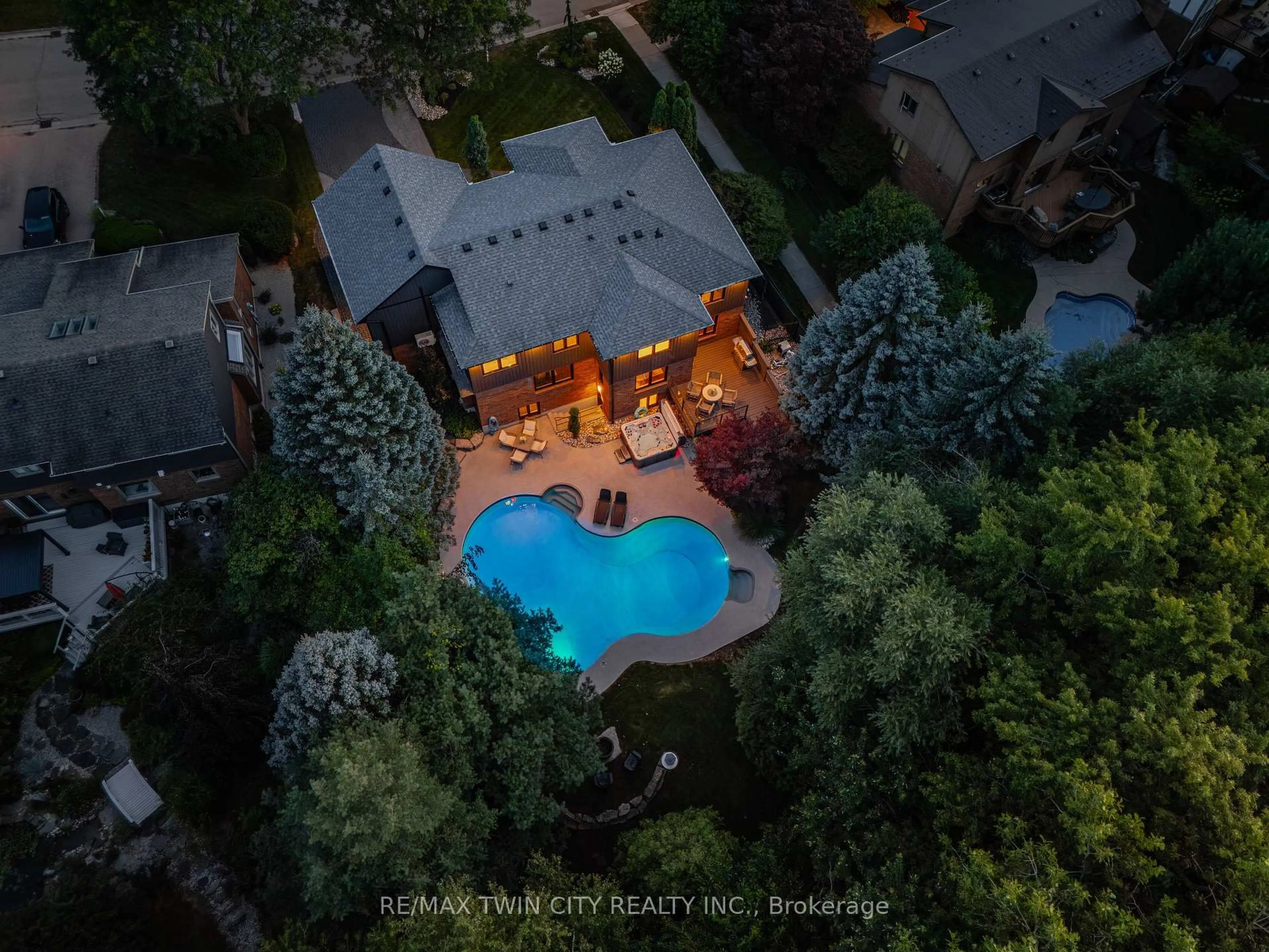 A pic from outside/outdoor area/front of a property/back of a property/a pic from drone, unknown for 50 Roehampton Crt, Kitchener Ontario N2A 3L1