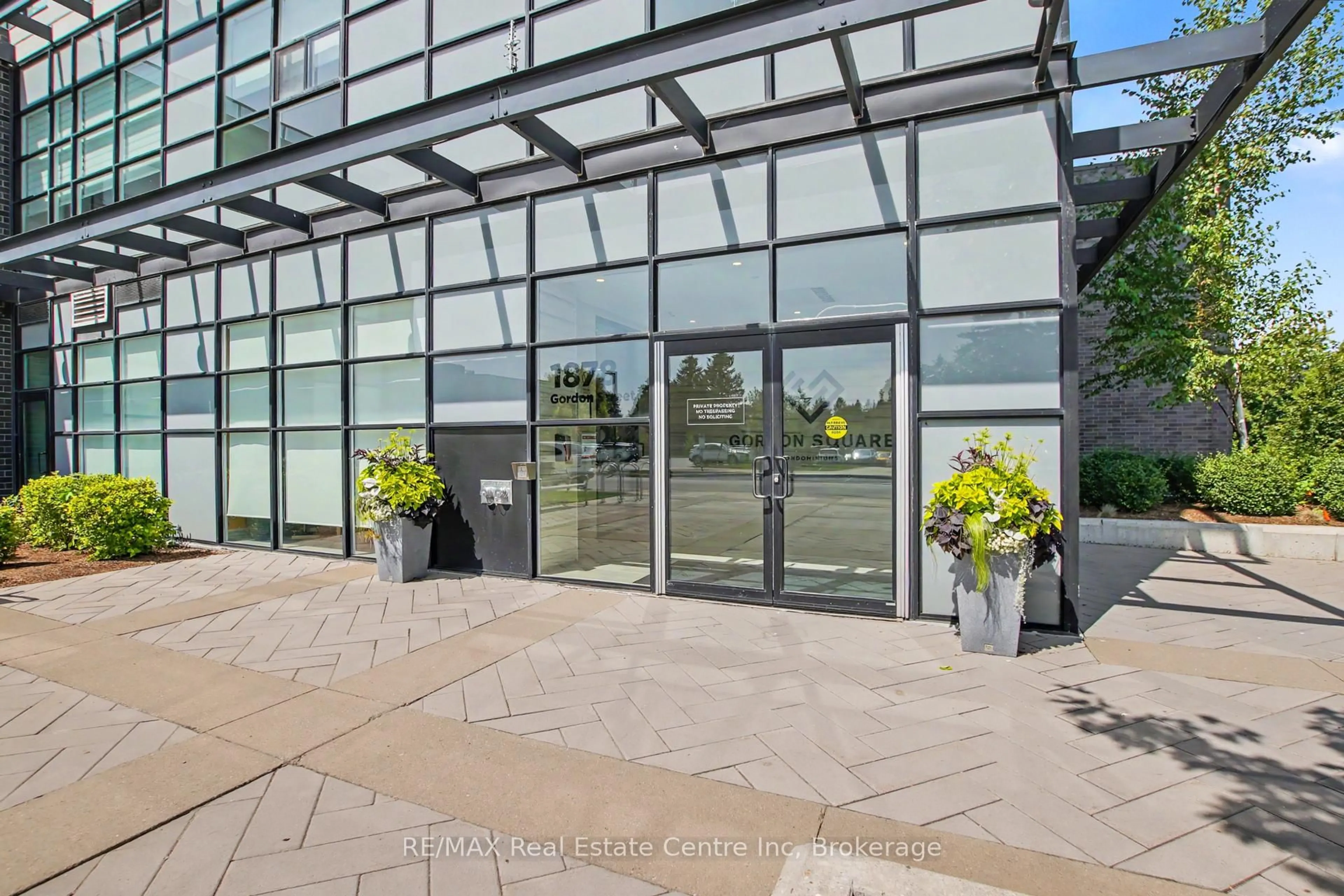 Indoor foyer for 1878 Gordon St #401, Guelph Ontario N1L 0P4