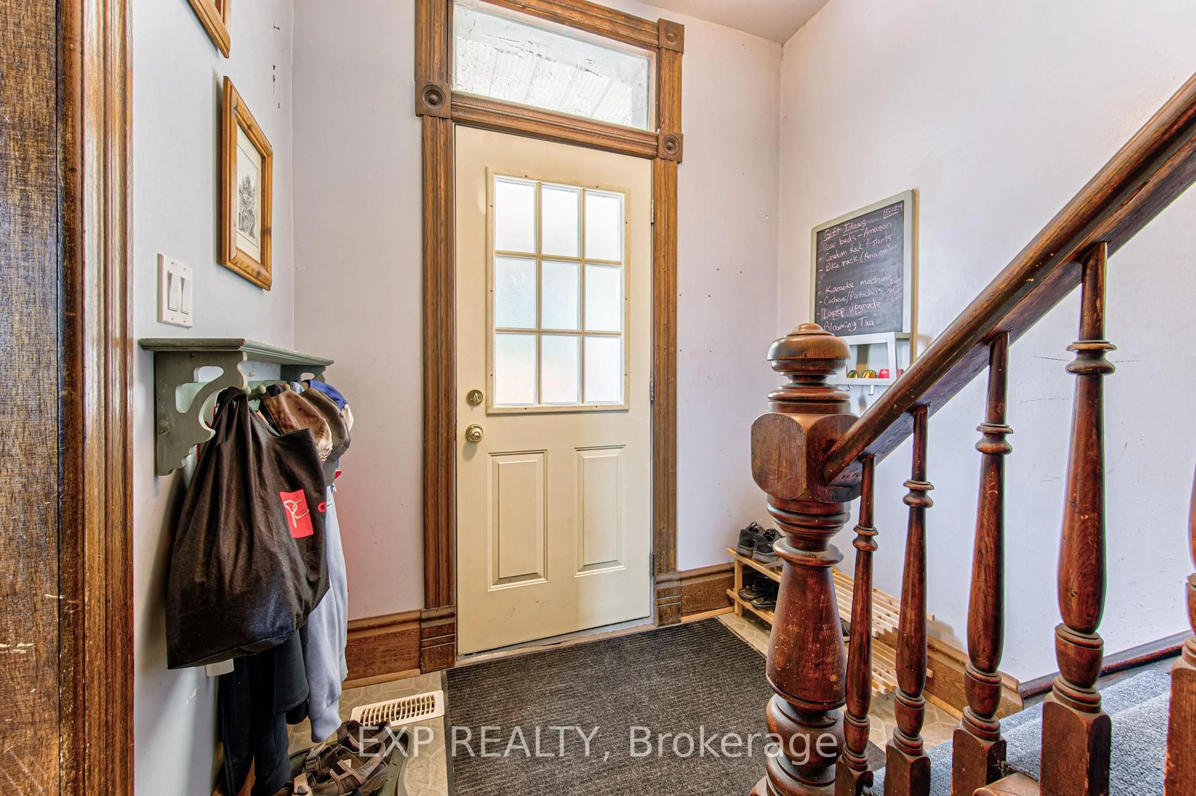 Indoor entryway for 153 Fountain St, Cambridge Ontario N3H 1H7