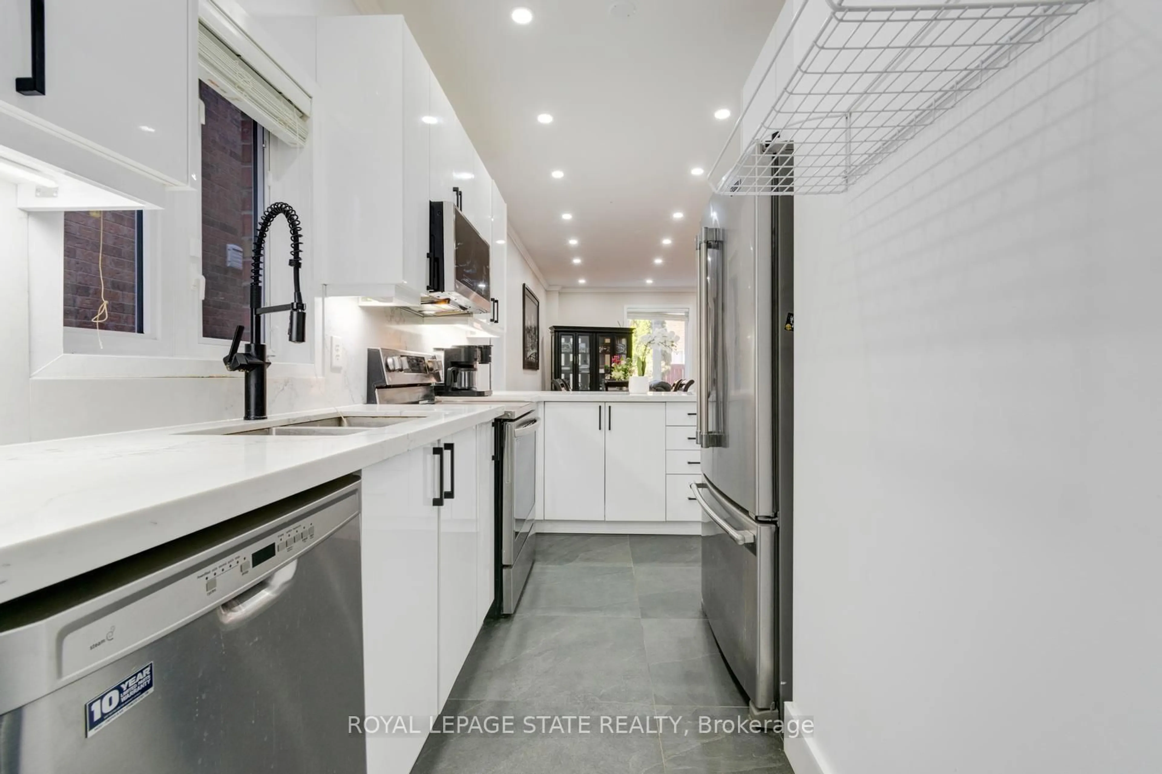 Contemporary kitchen, ceramic/tile floor for 33 Panorama Way, Hamilton Ontario L8E 6C6