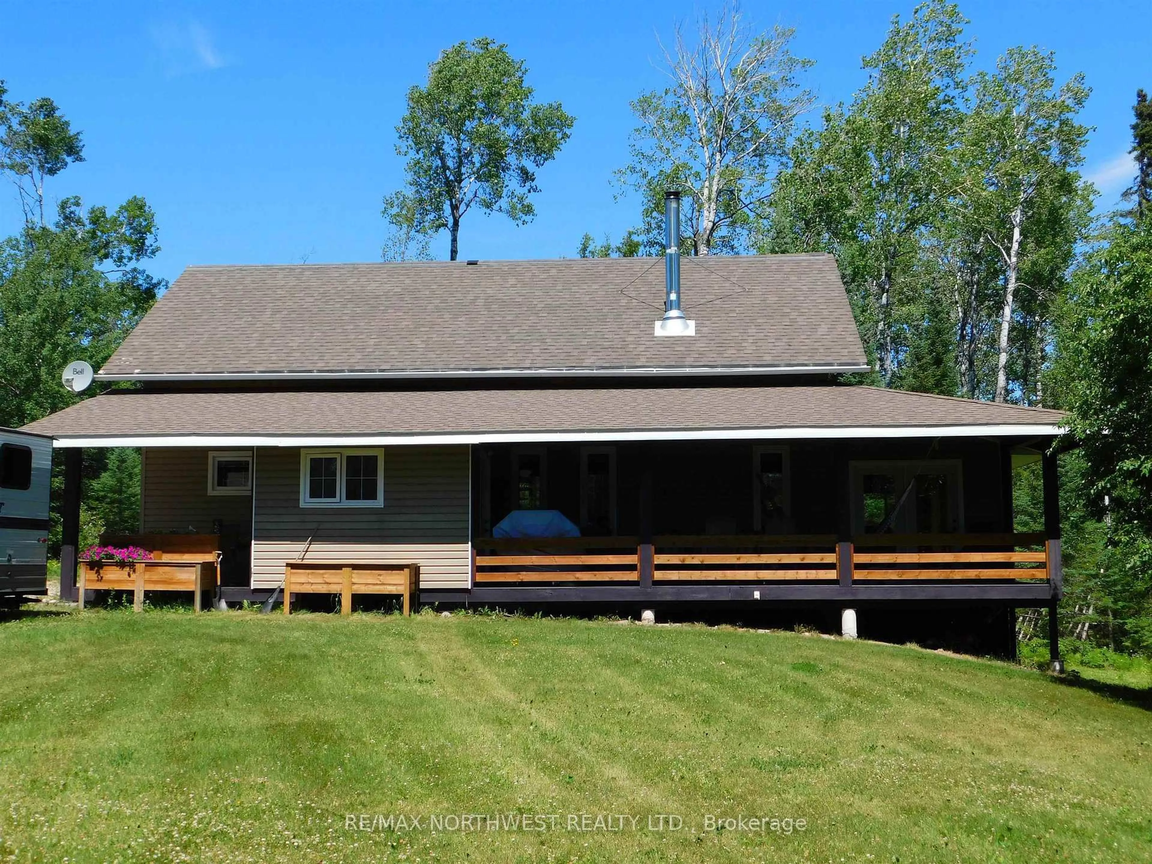 Home with vinyl exterior material, water/lake/river/ocean view for 331 Townline Rd, Machin Ontario P0V 1S0