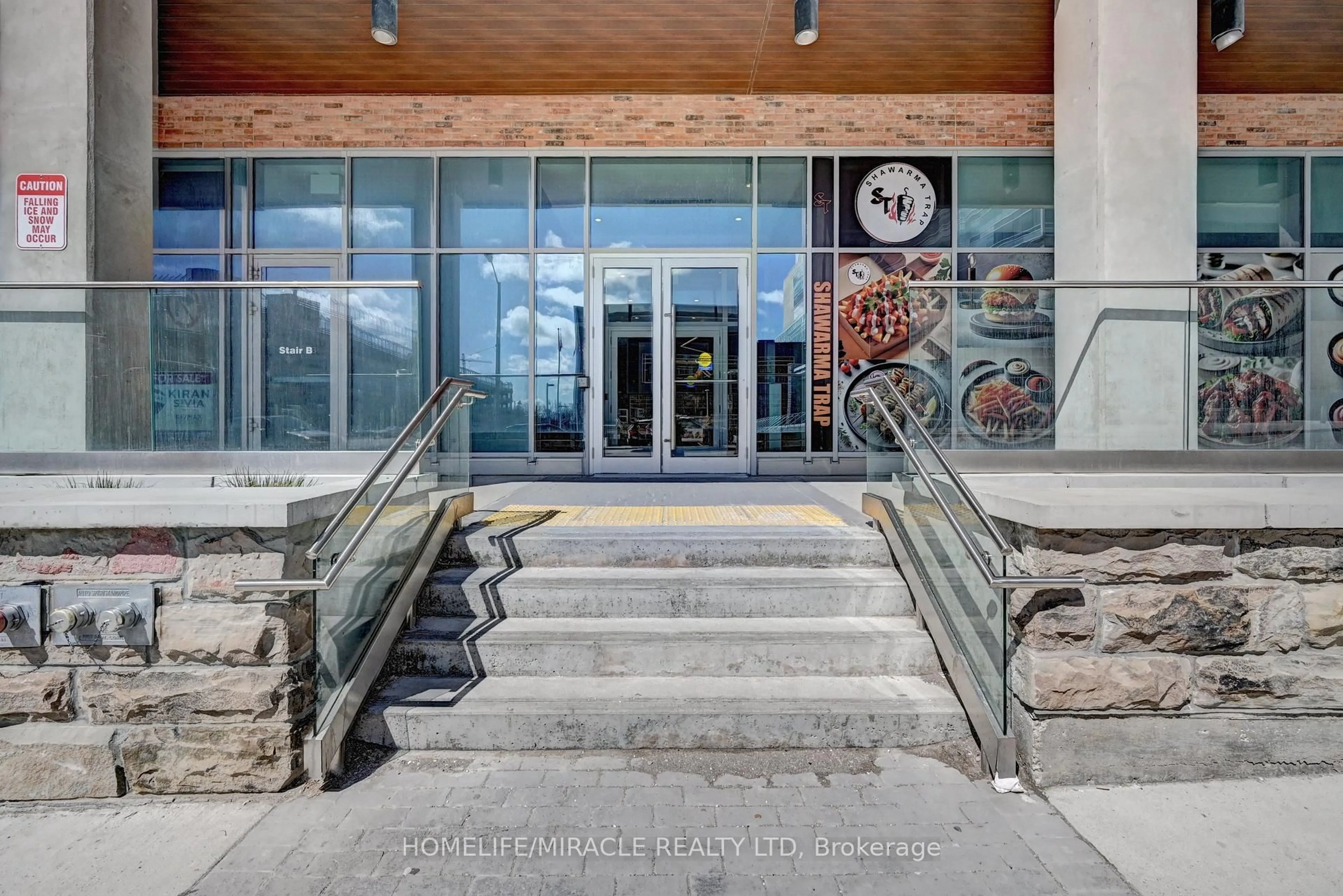 Indoor foyer for 60 Frederick St #1213, Kitchener Ontario N2C 0H7