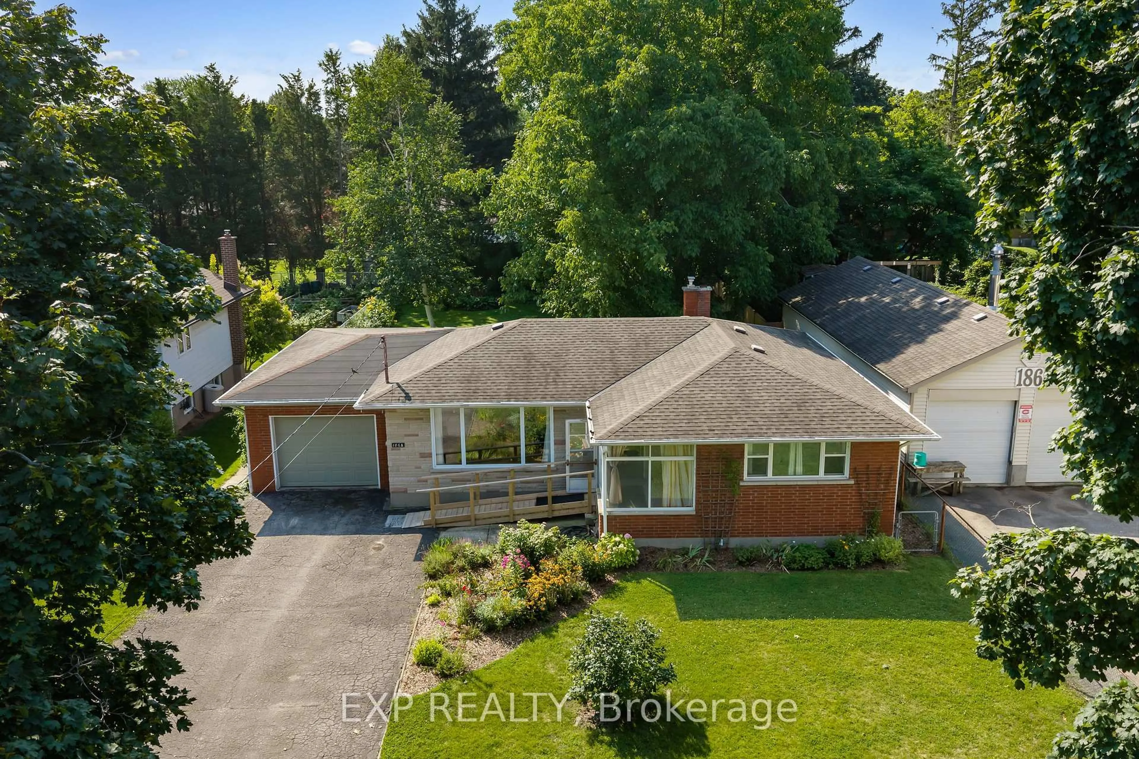 A pic from outside/outdoor area/front of a property/back of a property/a pic from drone, street for 186A Lakeshore Rd, St. Catharines Ontario L2N 2V3