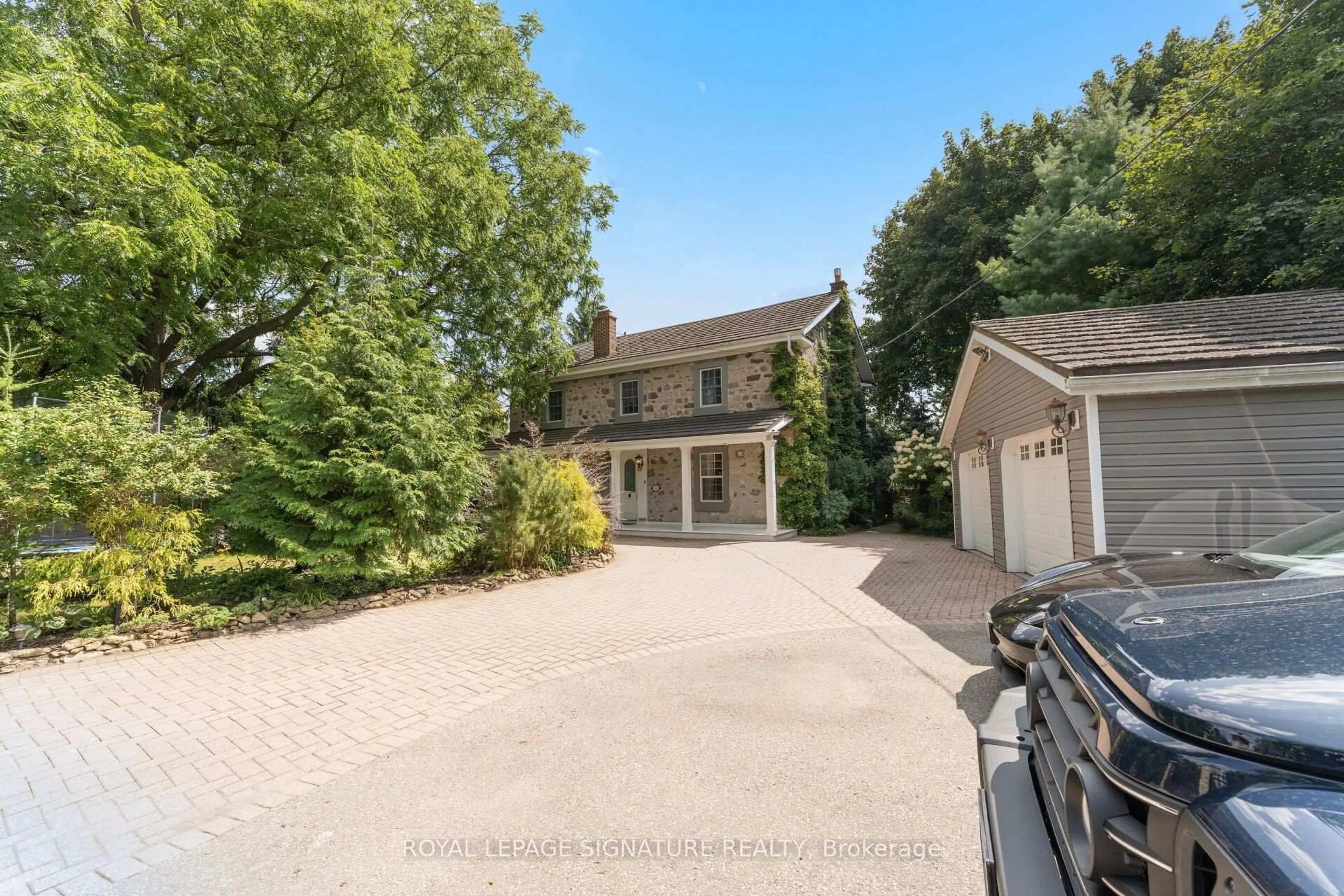 A pic from outside/outdoor area/front of a property/back of a property/a pic from drone, street for 164 Fisher Mills Rd, Cambridge Ontario N3C 1E2