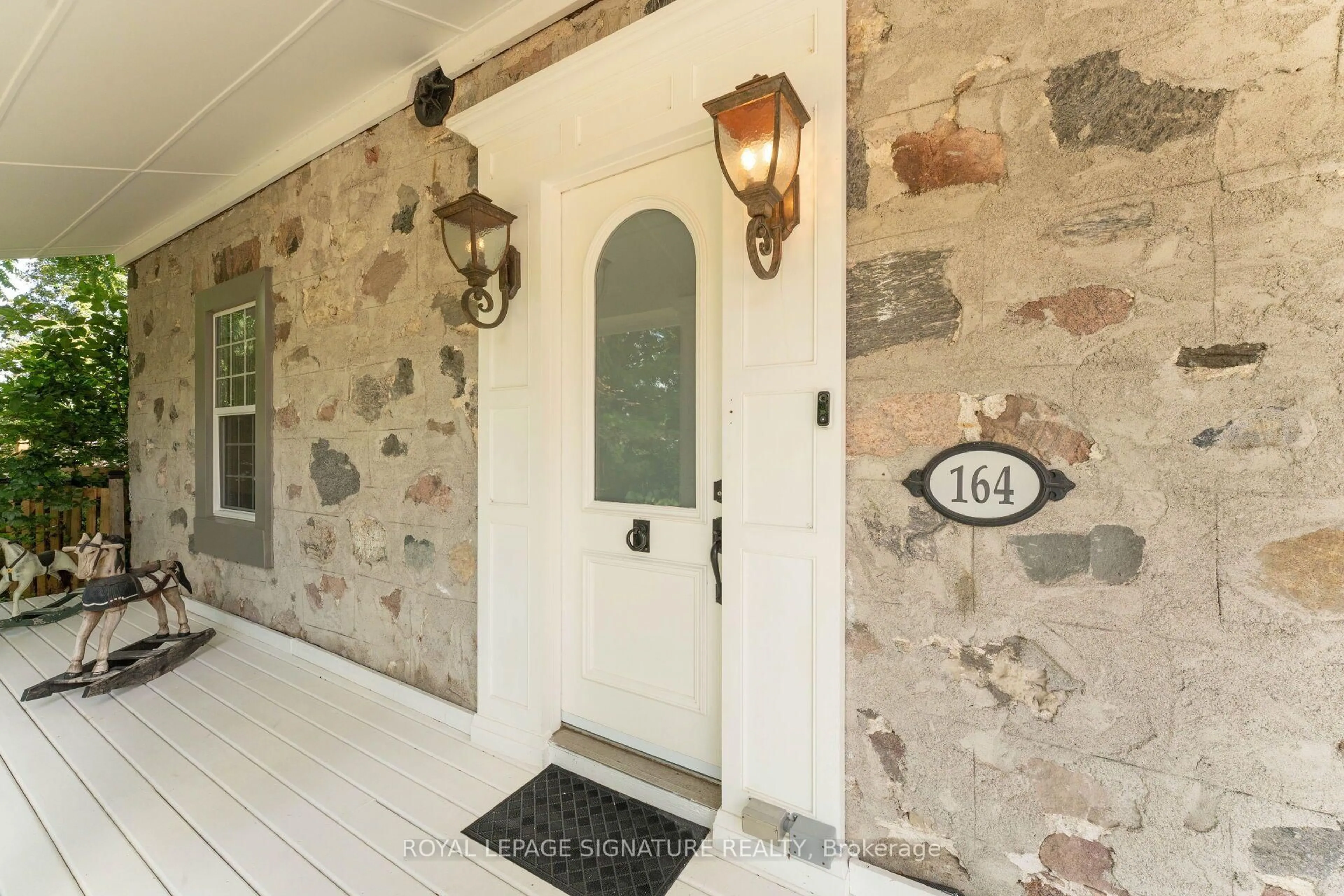 Indoor entryway for 164 Fisher Mills Rd, Cambridge Ontario N3C 1E2