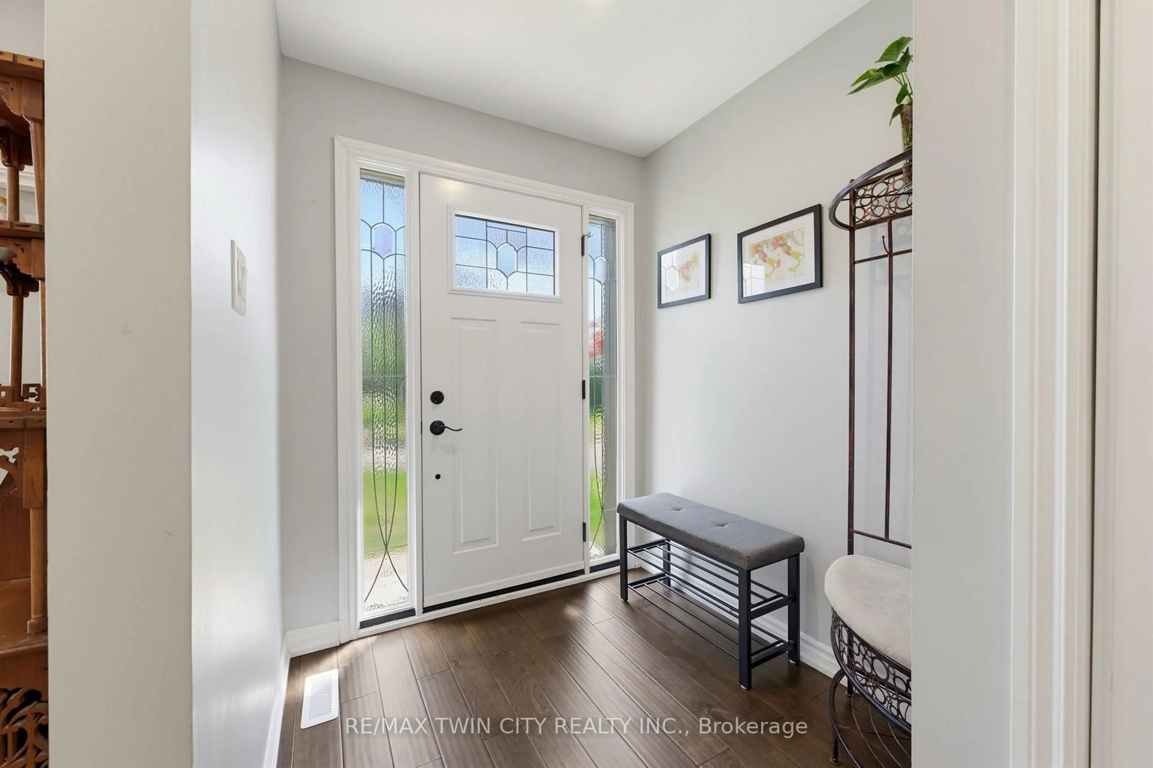 Indoor entryway for 20 Clover Crt, Brant Ontario N3L 3M7