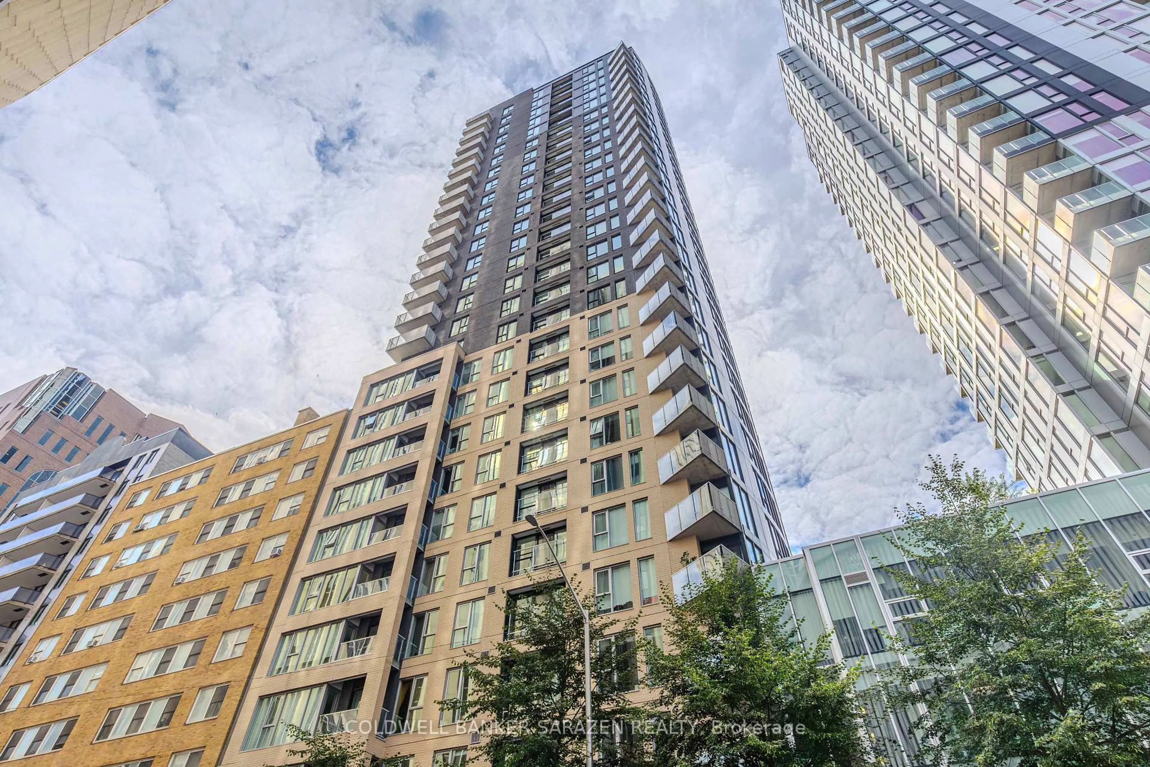 A pic from outside/outdoor area/front of a property/back of a property/a pic from drone, building for 40 Nepean St #1407, Ottawa Ontario K2P 0X5