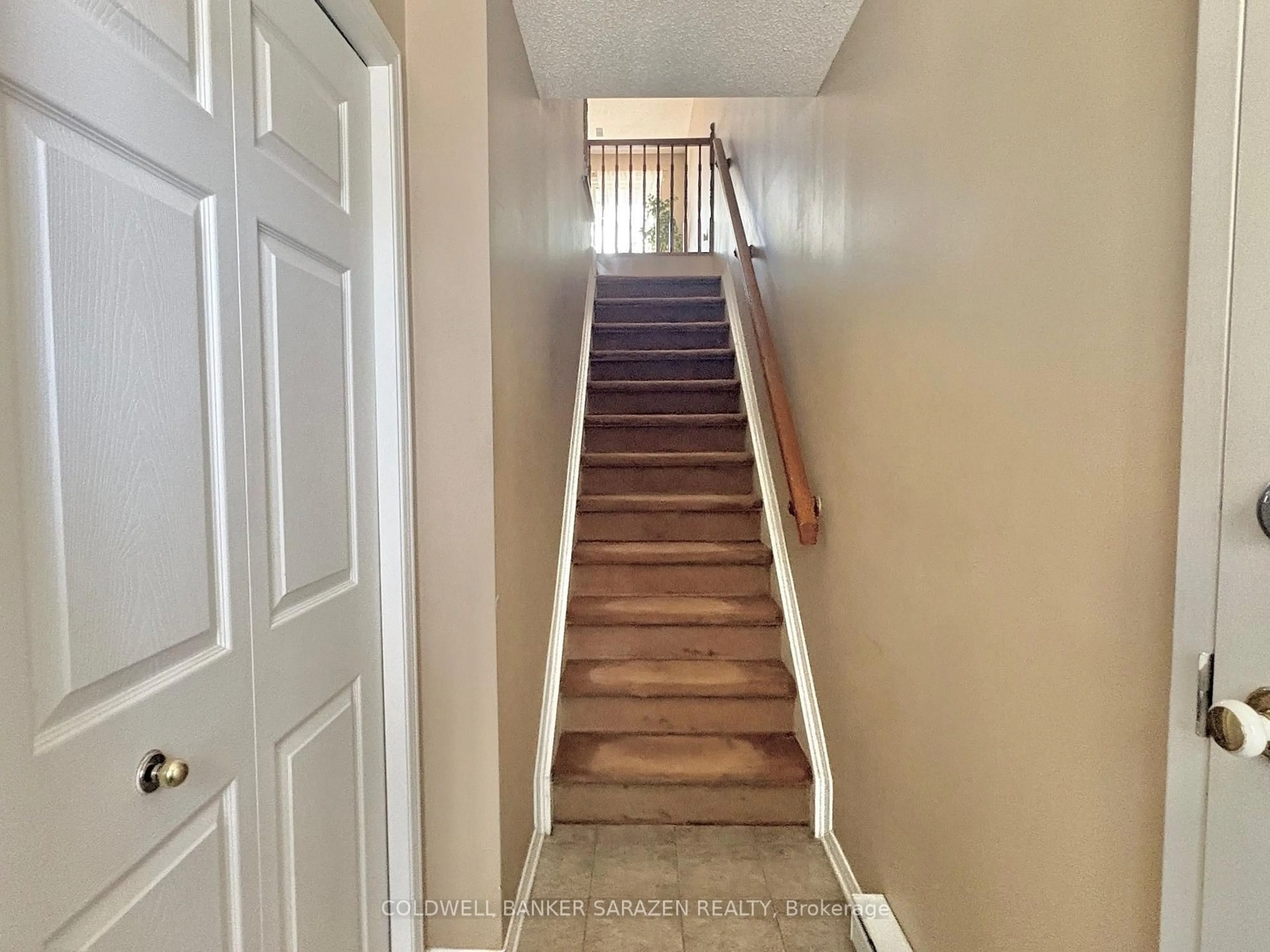 Unknown for 112 Centrepointe Dr #F, Ottawa Ontario K2G 6K3