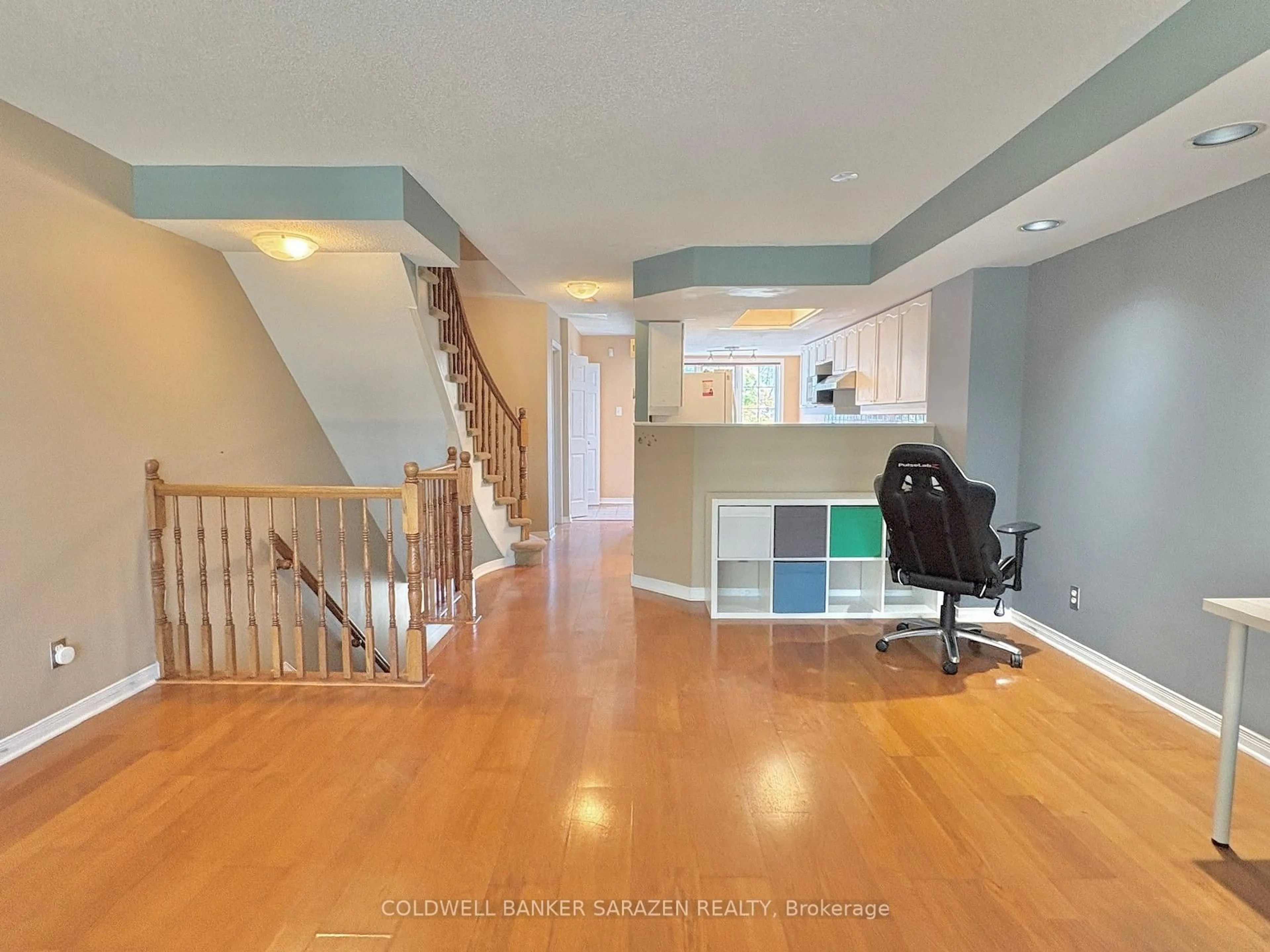 Unknown for 112 Centrepointe Dr #F, Ottawa Ontario K2G 6K3