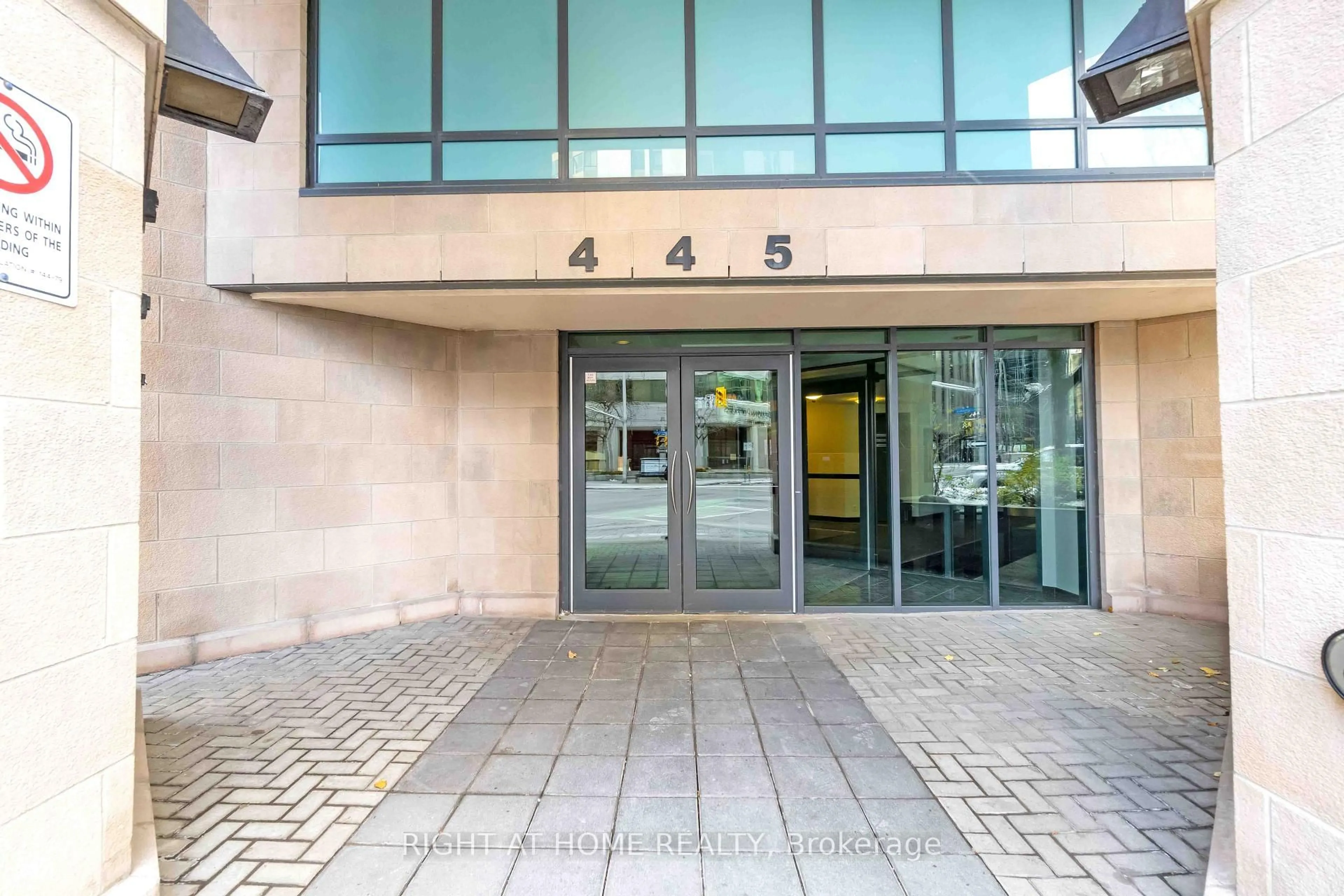 Indoor foyer for 445 Laurier Ave #701, Ottawa Ontario K1R 0A2