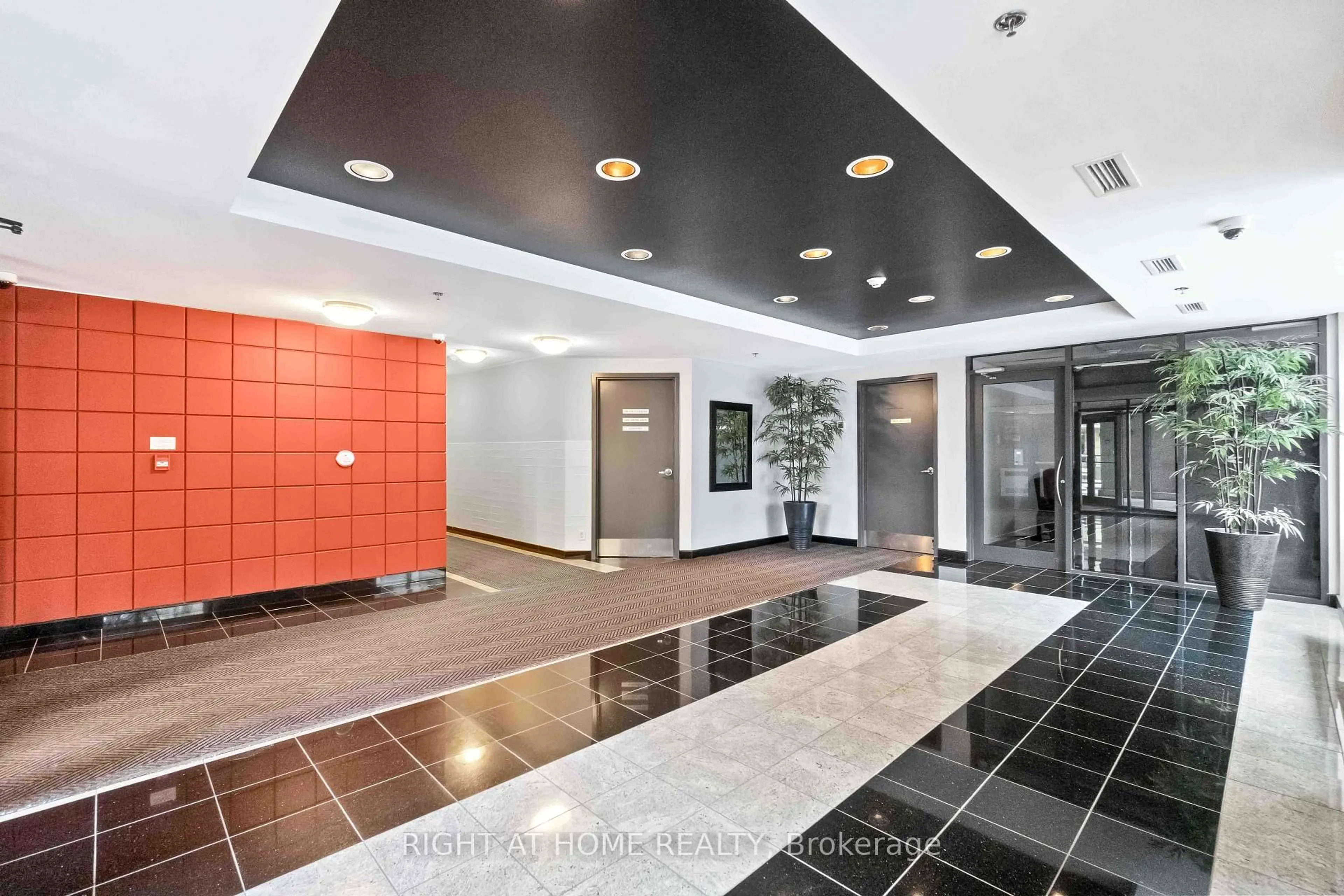 Indoor foyer for 445 Laurier Ave #701, Ottawa Ontario K1R 0A2