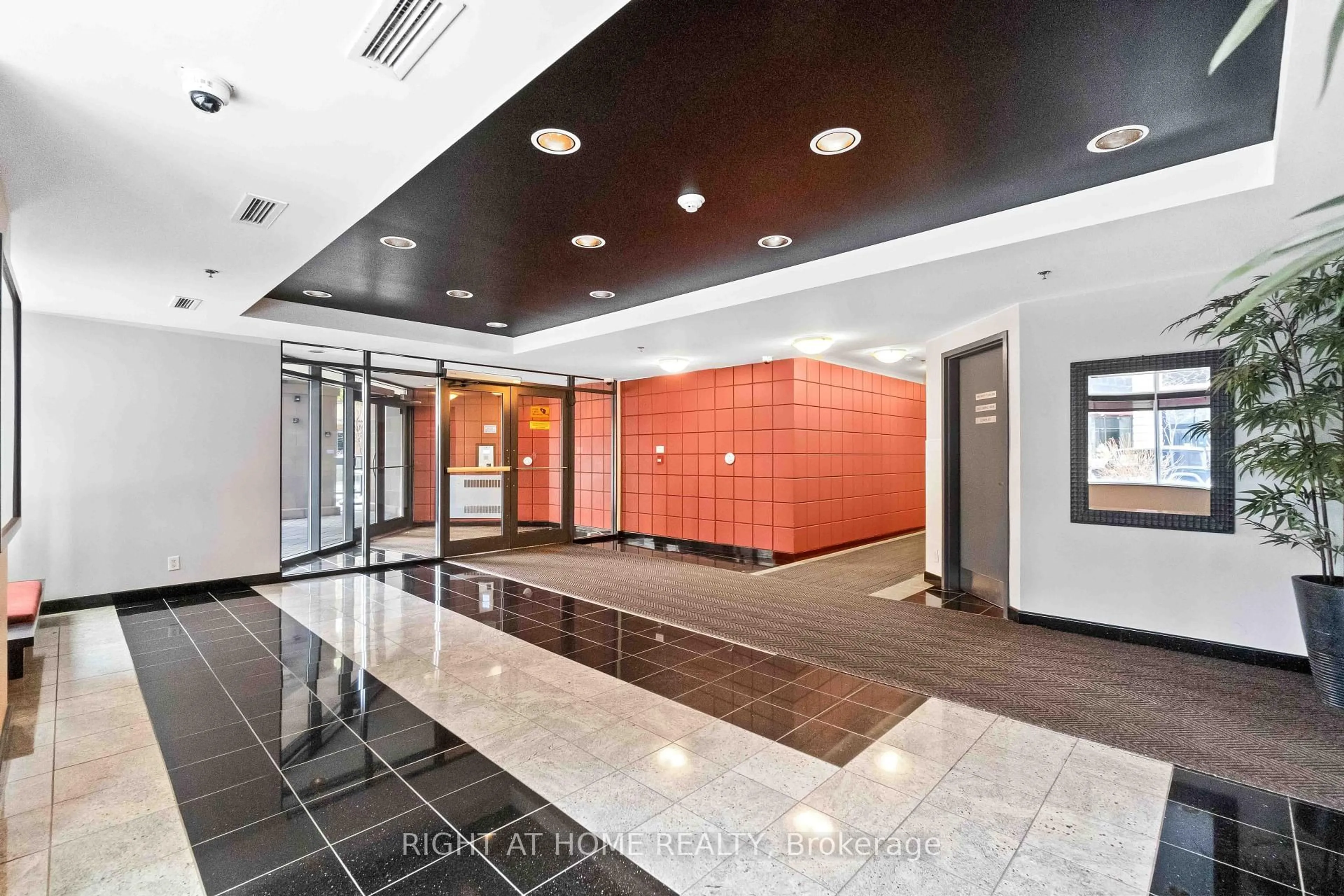 Indoor foyer for 445 Laurier Ave #701, Ottawa Ontario K1R 0A2