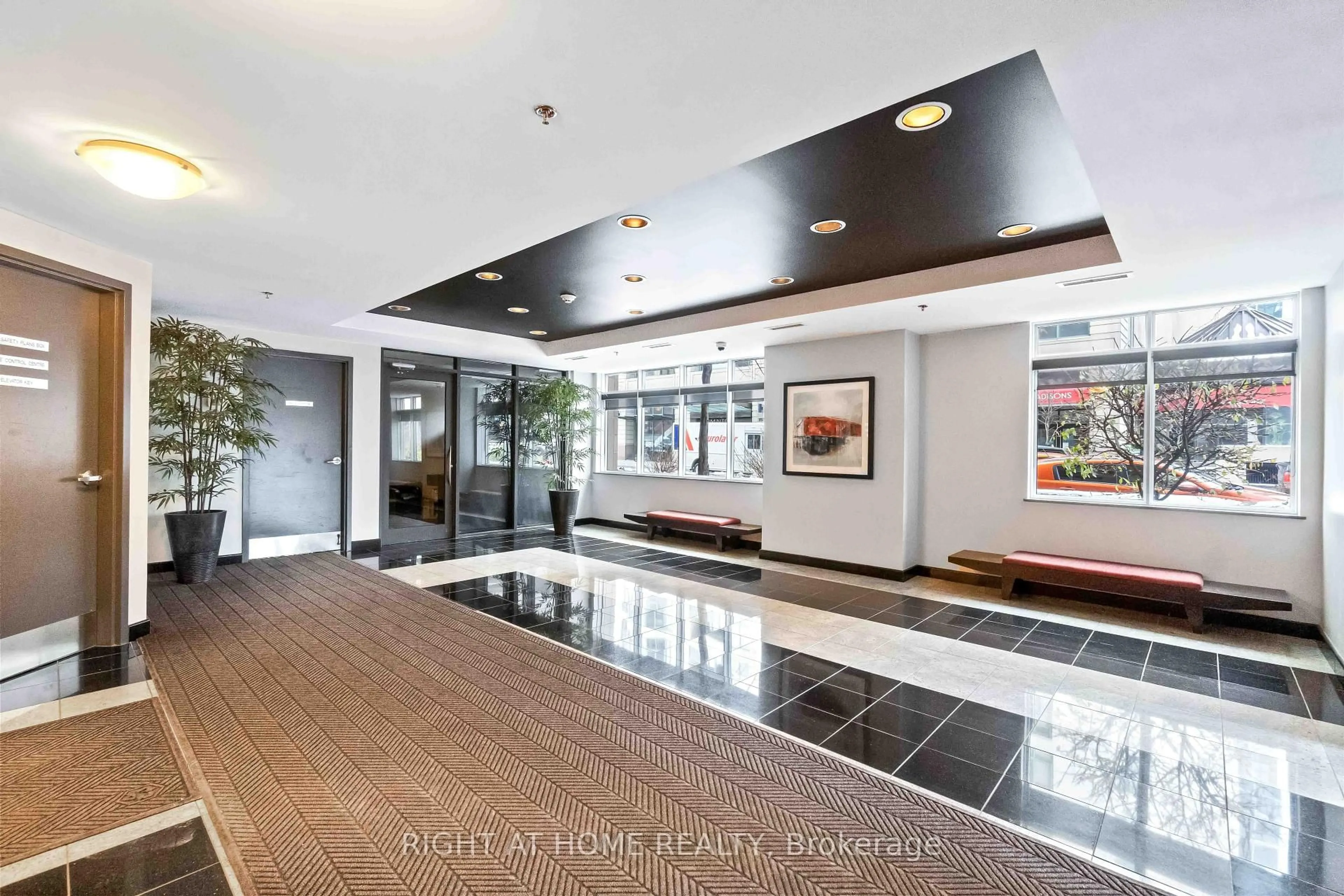 Indoor foyer for 445 Laurier Ave #701, Ottawa Ontario K1R 0A2