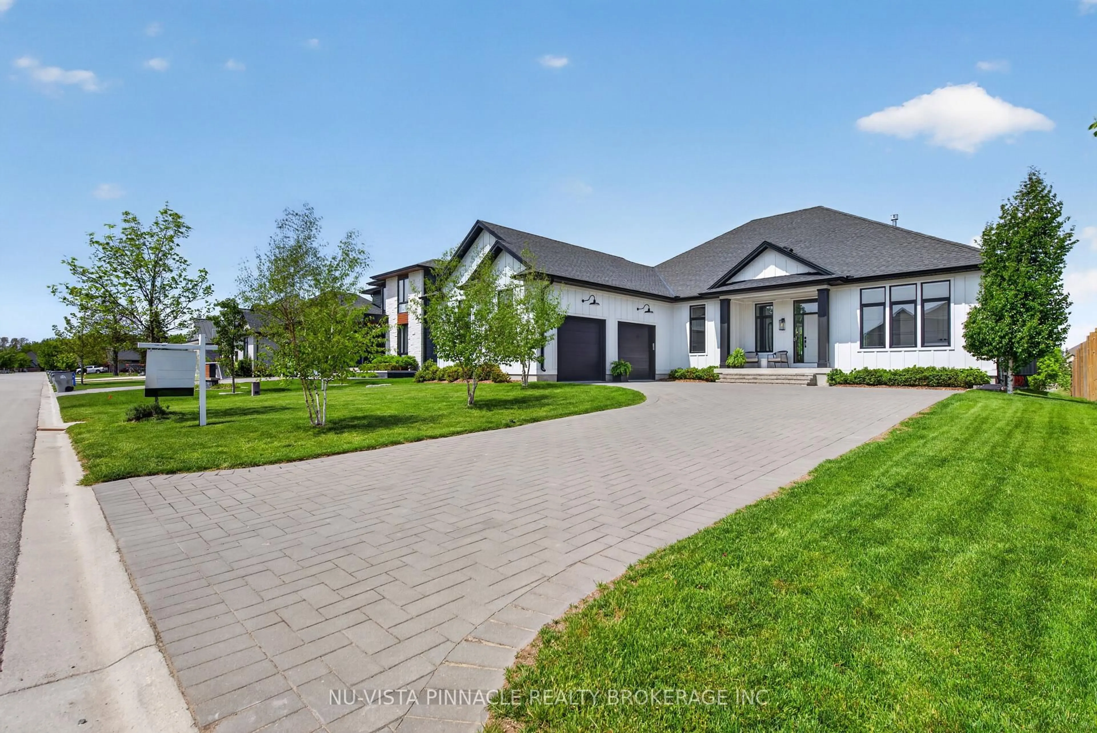 A pic from outside/outdoor area/front of a property/back of a property/a pic from drone, street for 2572 LUCAS Ave, Strathroy-Caradoc Ontario N0L 1W0