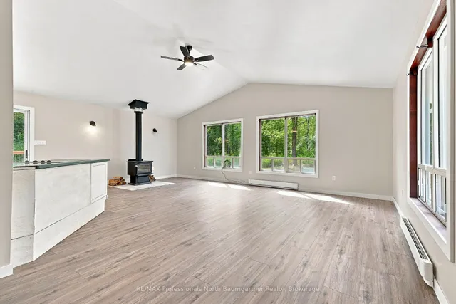 3085 Hadlington Rd, Highlands East 5