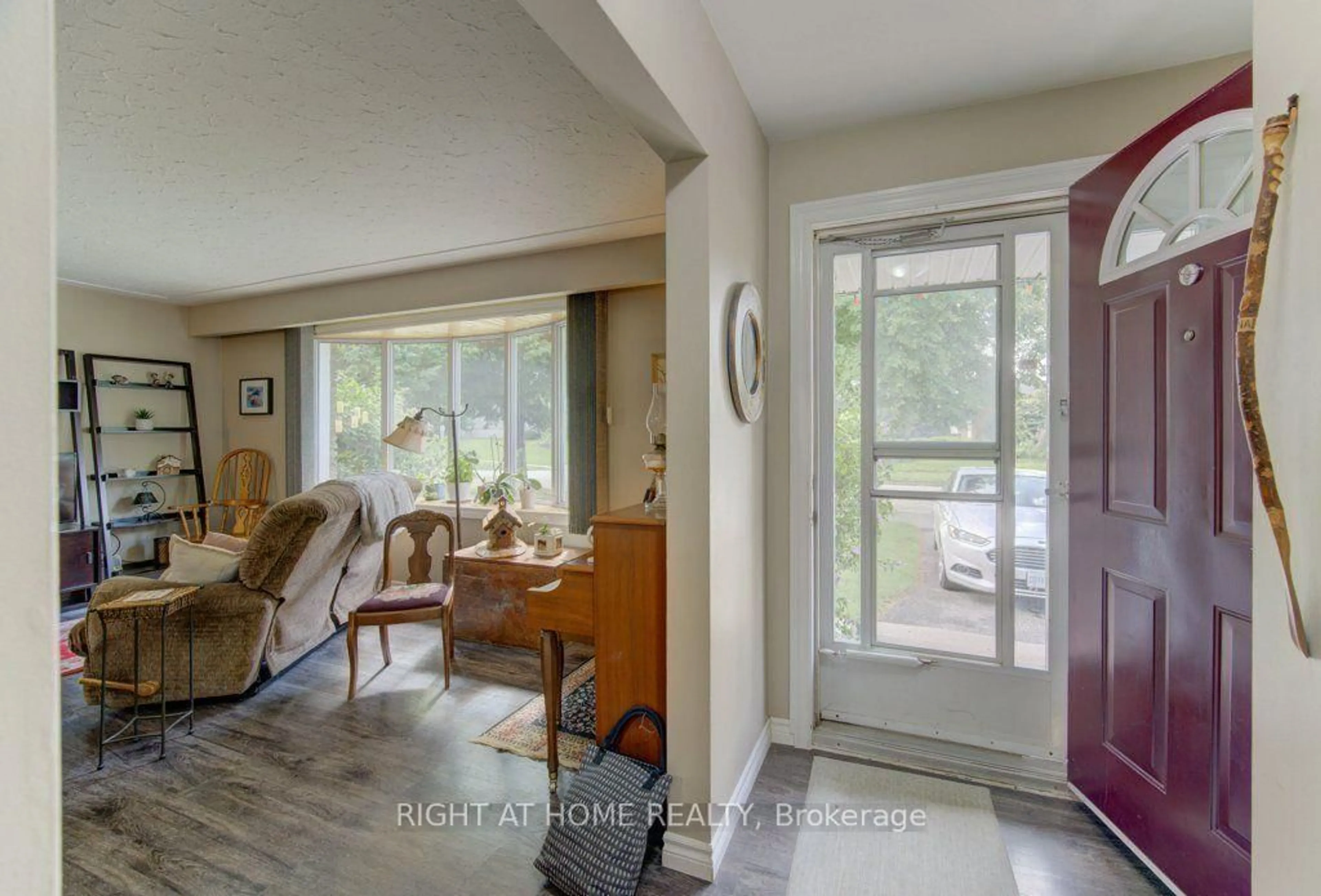 Indoor entryway for 204 Holborn Dr, Kitchener Ontario N2A 2E8