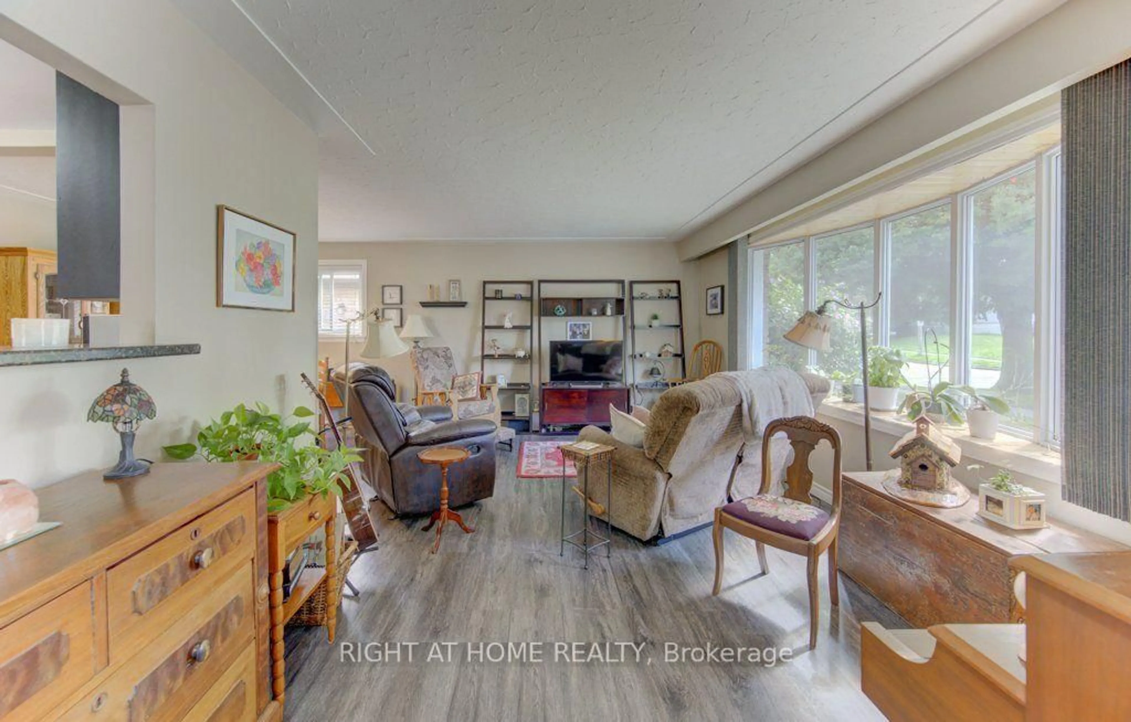 Living room with furniture, unknown for 204 Holborn Dr, Kitchener Ontario N2A 2E8